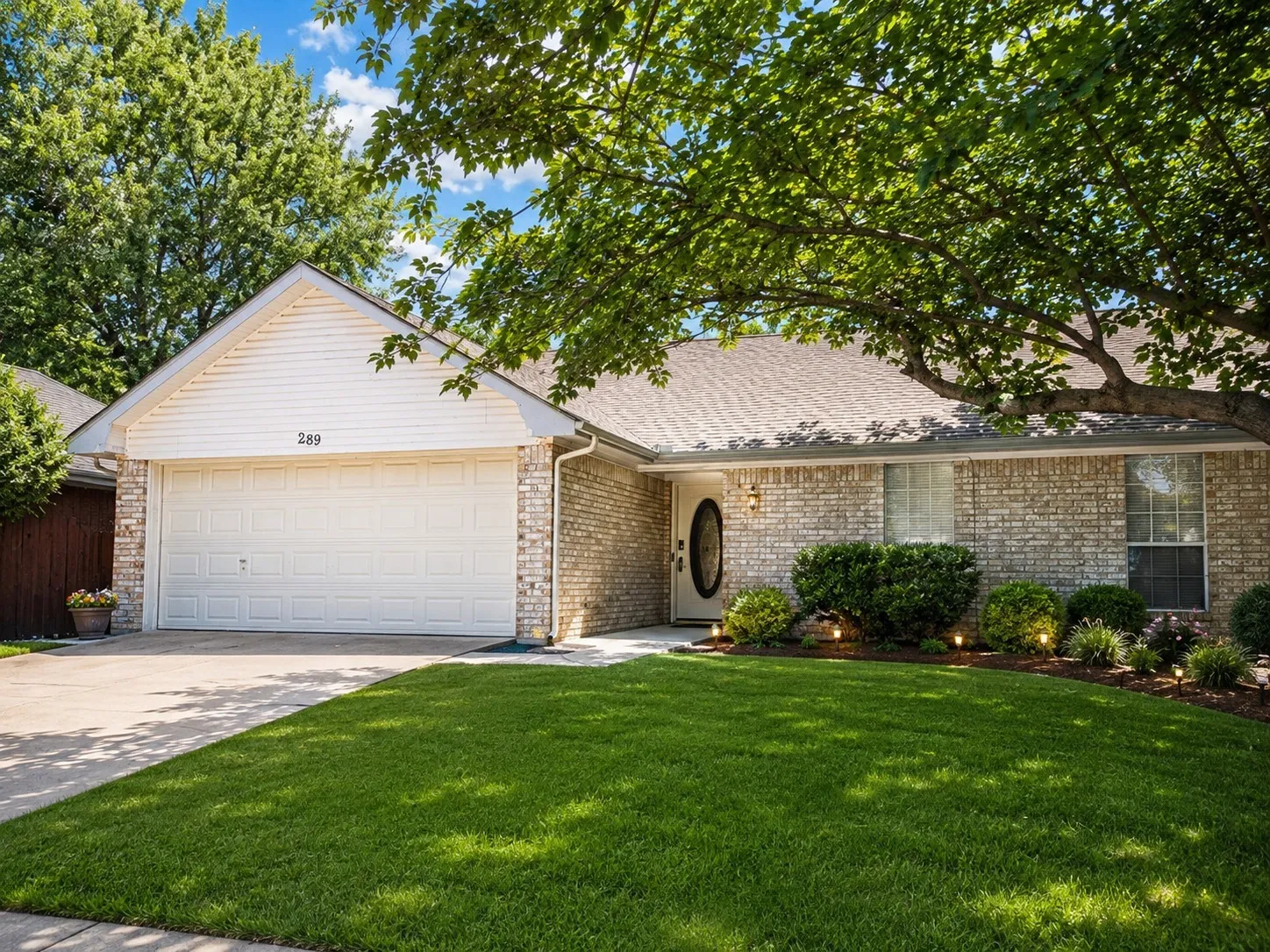 Single Family Residence For Sale in Denton County , 289 Casie Court, Denton, Texas 76207, 3 Bedroom, 2 Bathroom, 2 Garage spaces, 1,279 Sqft, built in 1980, mls#21351843, Real Estate Agent in Denton, Homes For Sale in Denton county, Homes For Sale in Denton, Realtor in Denton Texas, Real Estate Brokerage Independent Realty Texas, Luminita Cordes Realtor