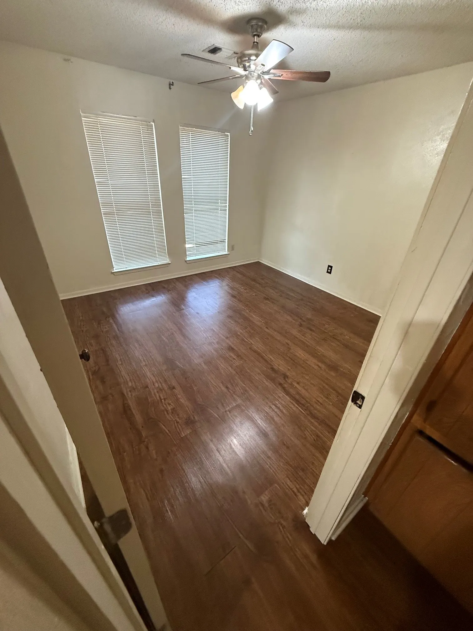 Single Family Residence For Sale in Grayson County , 937 Ricketts Street, Howe, Texas 75459, 3 Bedroom, 2 Bathroom, 2 Garage spaces, 1,631 Sqft, built in 1983, mls#21351852, Real Estate Agent in Howe, Homes For Sale in Grayson county, Homes For Sale in Howe, Realtor in Howe Texas, Real Estate Brokerage Independent Realty Texas, Luminita Cordes Realtor