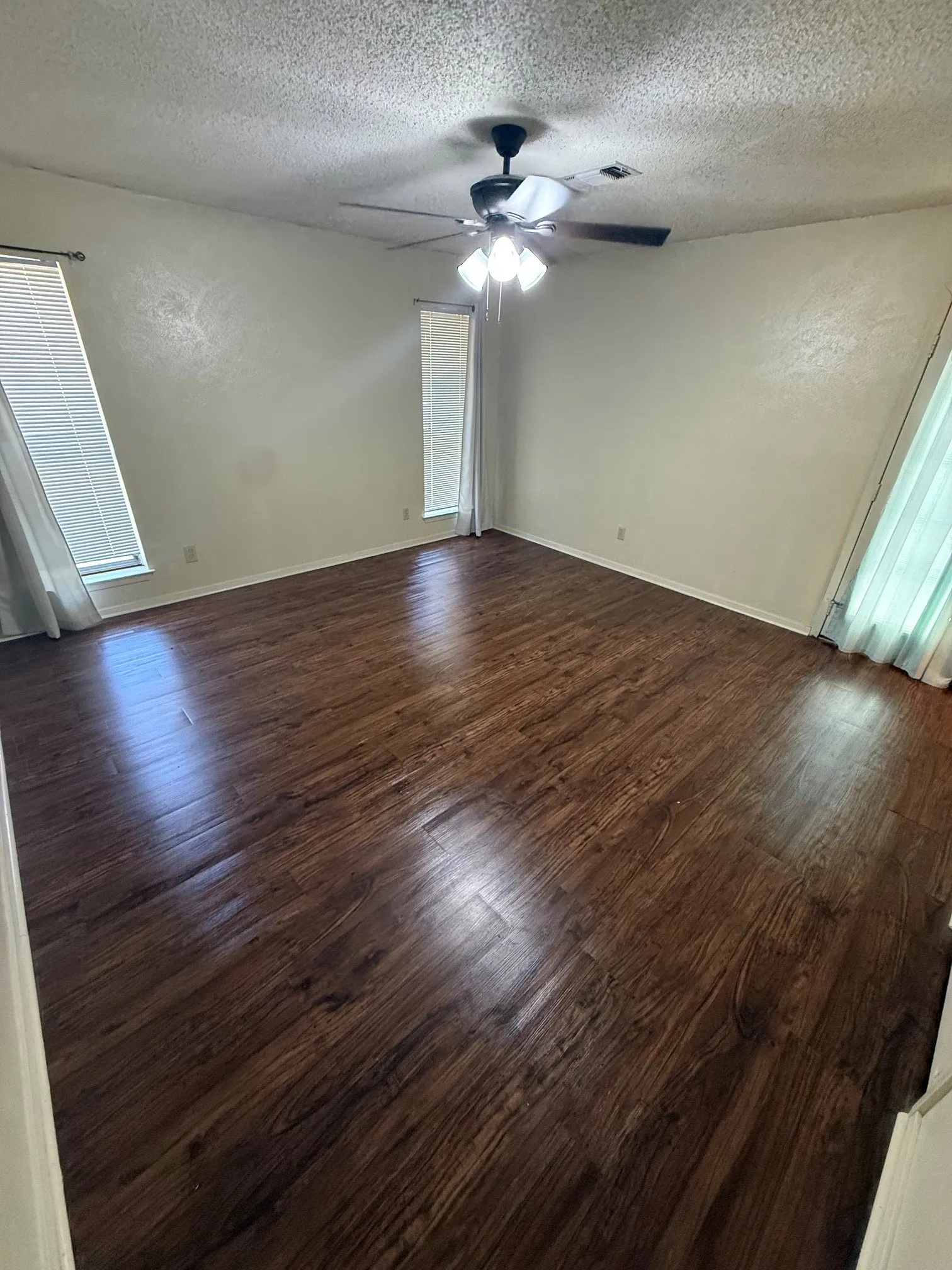Single Family Residence For Sale in Grayson County , 937 Ricketts Street, Howe, Texas 75459, 3 Bedroom, 2 Bathroom, 2 Garage spaces, 1,631 Sqft, built in 1983, mls#21351852, Real Estate Agent in Howe, Homes For Sale in Grayson county, Homes For Sale in Howe, Realtor in Howe Texas, Real Estate Brokerage Independent Realty Texas, Luminita Cordes Realtor