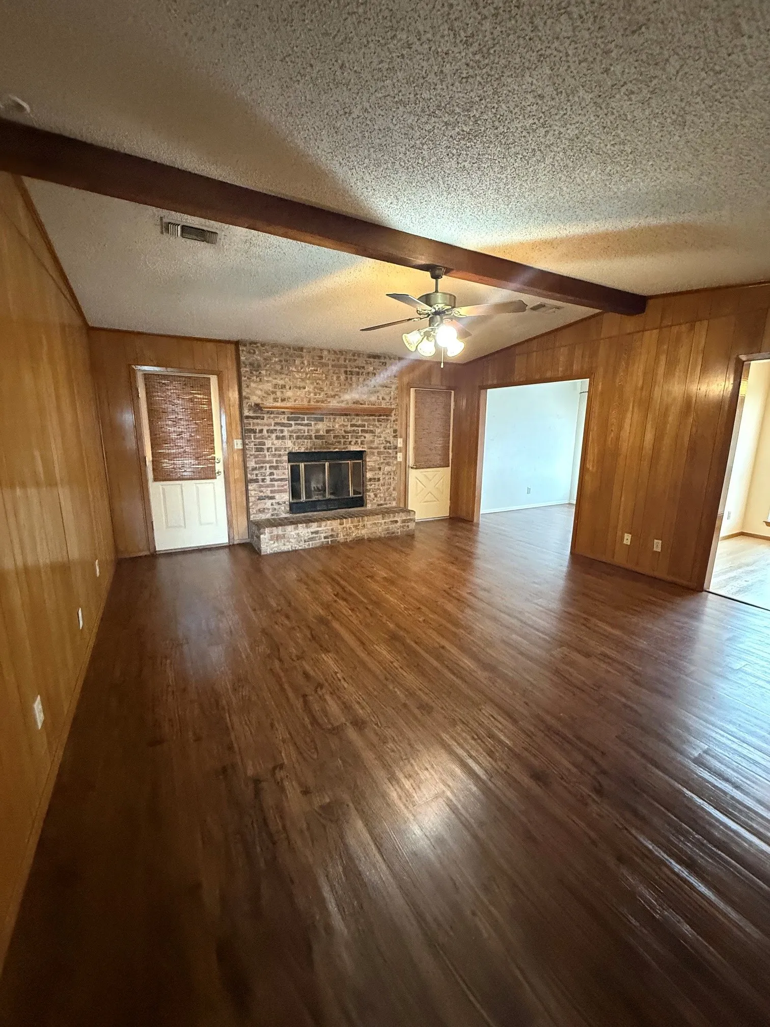 Single Family Residence For Sale in Grayson County , 937 Ricketts Street, Howe, Texas 75459, 3 Bedroom, 2 Bathroom, 2 Garage spaces, 1,631 Sqft, built in 1983, mls#21351852, Real Estate Agent in Howe, Homes For Sale in Grayson county, Homes For Sale in Howe, Realtor in Howe Texas, Real Estate Brokerage Independent Realty Texas, Luminita Cordes Realtor
