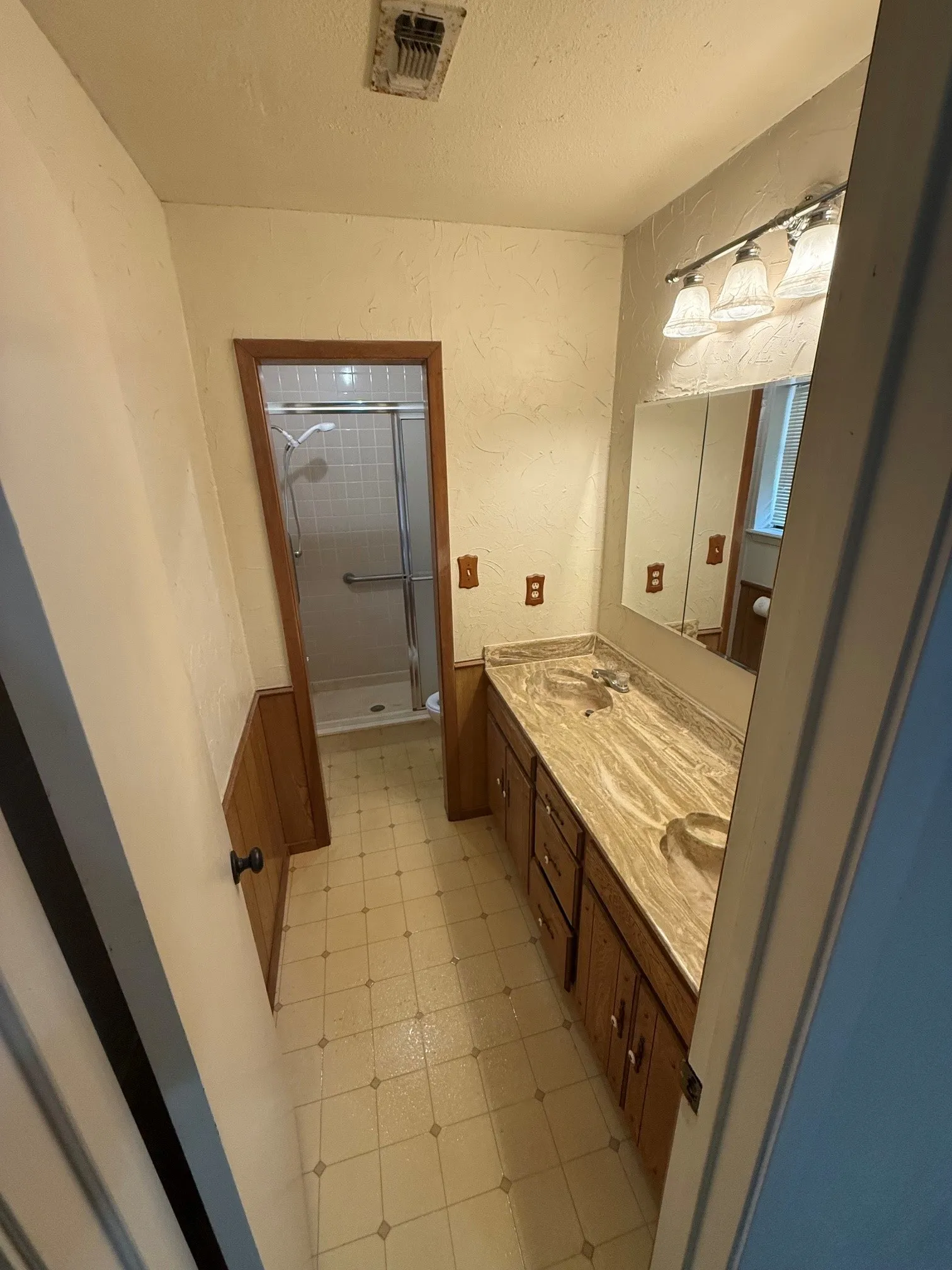 Single Family Residence For Sale in Grayson County , 937 Ricketts Street, Howe, Texas 75459, 3 Bedroom, 2 Bathroom, 2 Garage spaces, 1,631 Sqft, built in 1983, mls#21351852, Real Estate Agent in Howe, Homes For Sale in Grayson county, Homes For Sale in Howe, Realtor in Howe Texas, Real Estate Brokerage Independent Realty Texas, Luminita Cordes Realtor