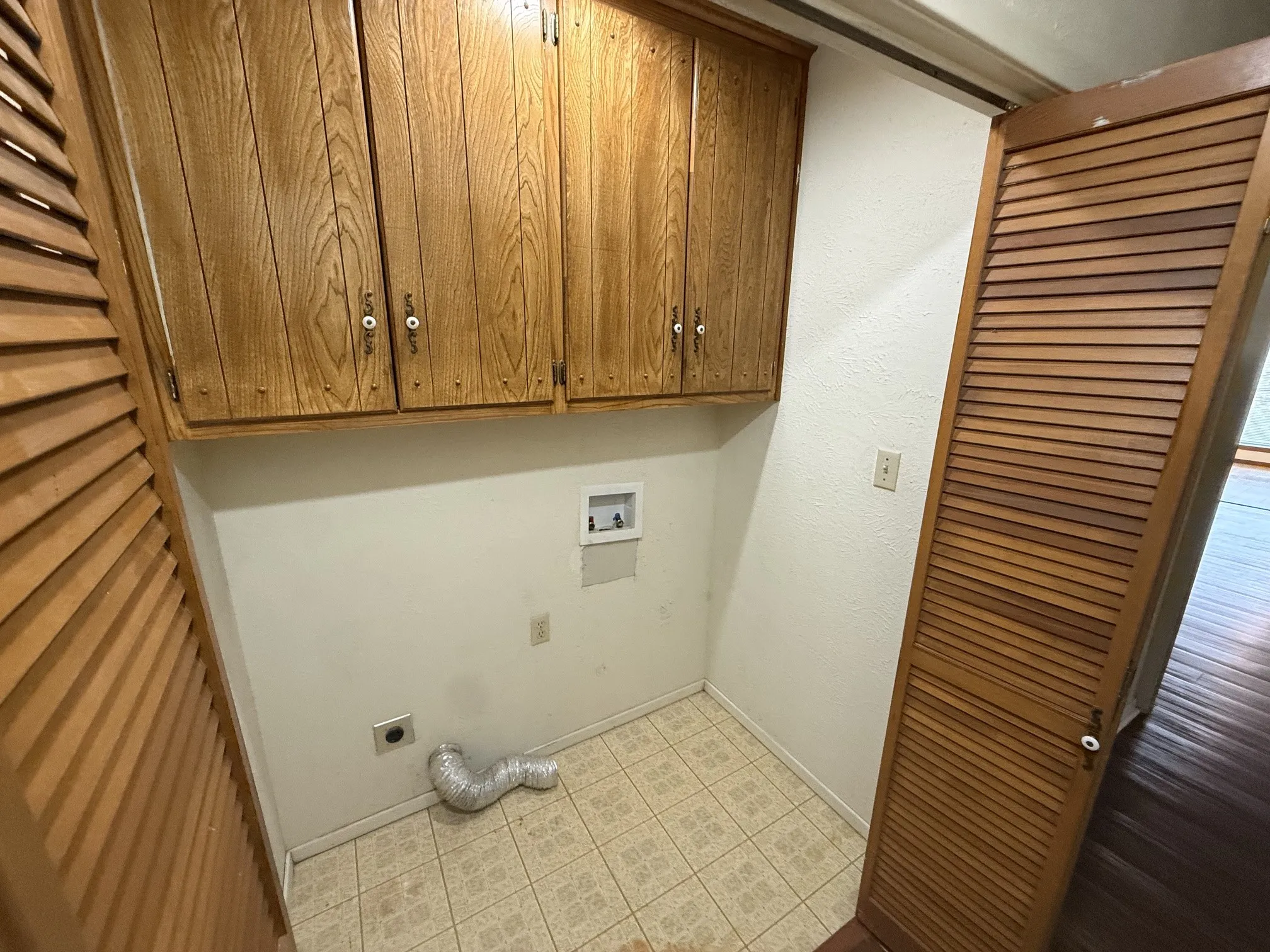 Single Family Residence For Sale in Grayson County , 937 Ricketts Street, Howe, Texas 75459, 3 Bedroom, 2 Bathroom, 2 Garage spaces, 1,631 Sqft, built in 1983, mls#21351852, Real Estate Agent in Howe, Homes For Sale in Grayson county, Homes For Sale in Howe, Realtor in Howe Texas, Real Estate Brokerage Independent Realty Texas, Luminita Cordes Realtor