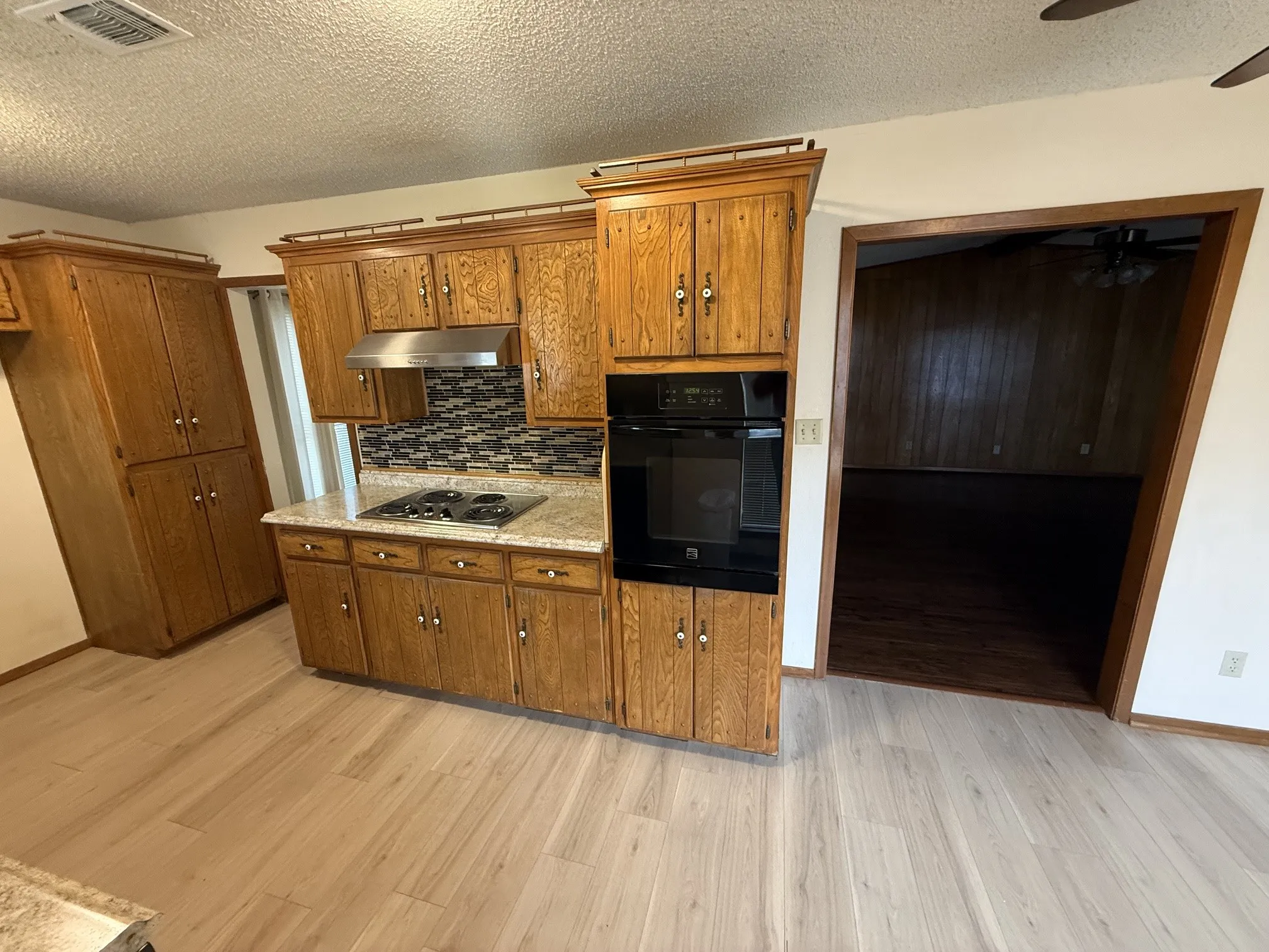 Single Family Residence For Sale in Grayson County , 937 Ricketts Street, Howe, Texas 75459, 3 Bedroom, 2 Bathroom, 2 Garage spaces, 1,631 Sqft, built in 1983, mls#21351852, Real Estate Agent in Howe, Homes For Sale in Grayson county, Homes For Sale in Howe, Realtor in Howe Texas, Real Estate Brokerage Independent Realty Texas, Luminita Cordes Realtor