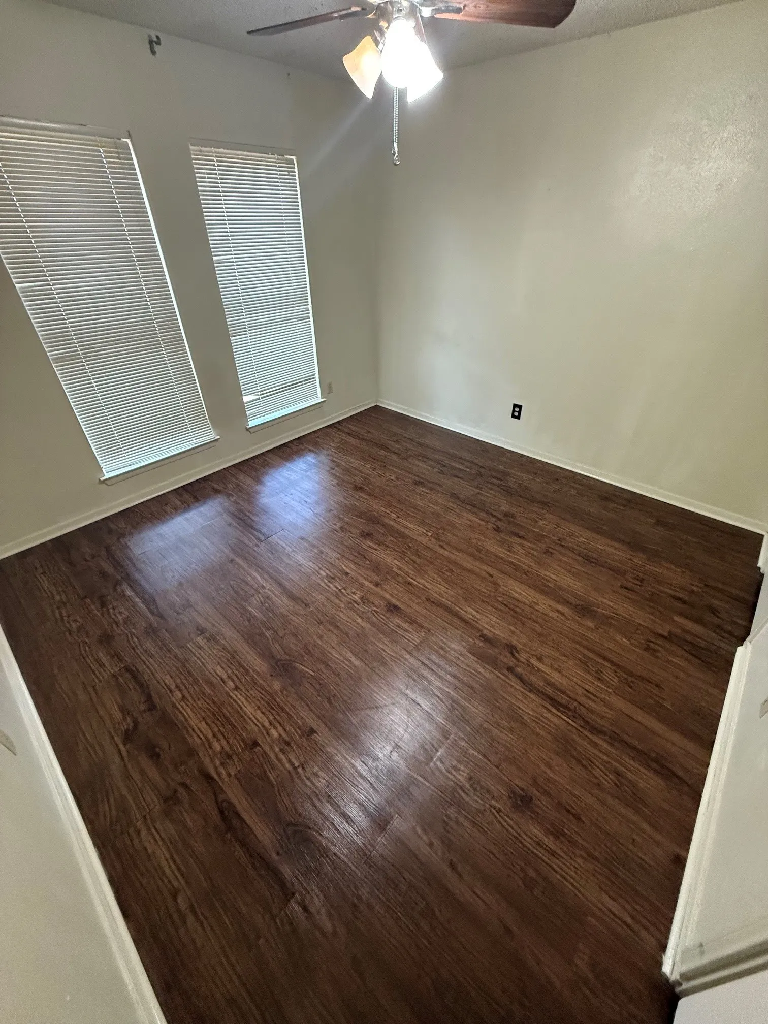 Single Family Residence For Sale in Grayson County , 937 Ricketts Street, Howe, Texas 75459, 3 Bedroom, 2 Bathroom, 2 Garage spaces, 1,631 Sqft, built in 1983, mls#21351852, Real Estate Agent in Howe, Homes For Sale in Grayson county, Homes For Sale in Howe, Realtor in Howe Texas, Real Estate Brokerage Independent Realty Texas, Luminita Cordes Realtor