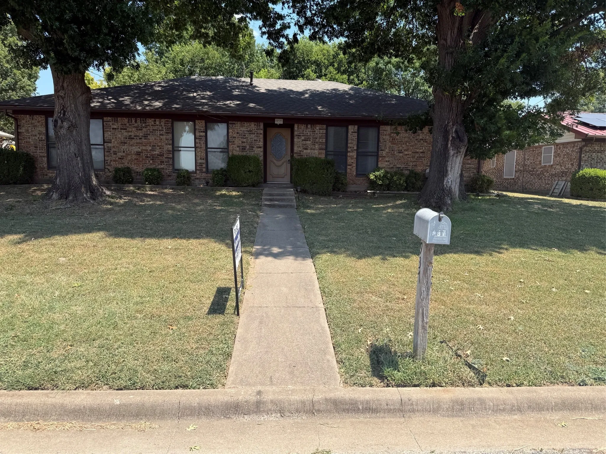 Single Family Residence For Sale in Grayson County , 937 Ricketts Street, Howe, Texas 75459, 3 Bedroom, 2 Bathroom, 2 Garage spaces, 1,631 Sqft, built in 1983, mls#21351852, Real Estate Agent in Howe, Homes For Sale in Grayson county, Homes For Sale in Howe, Realtor in Howe Texas, Real Estate Brokerage Independent Realty Texas, Luminita Cordes Realtor
