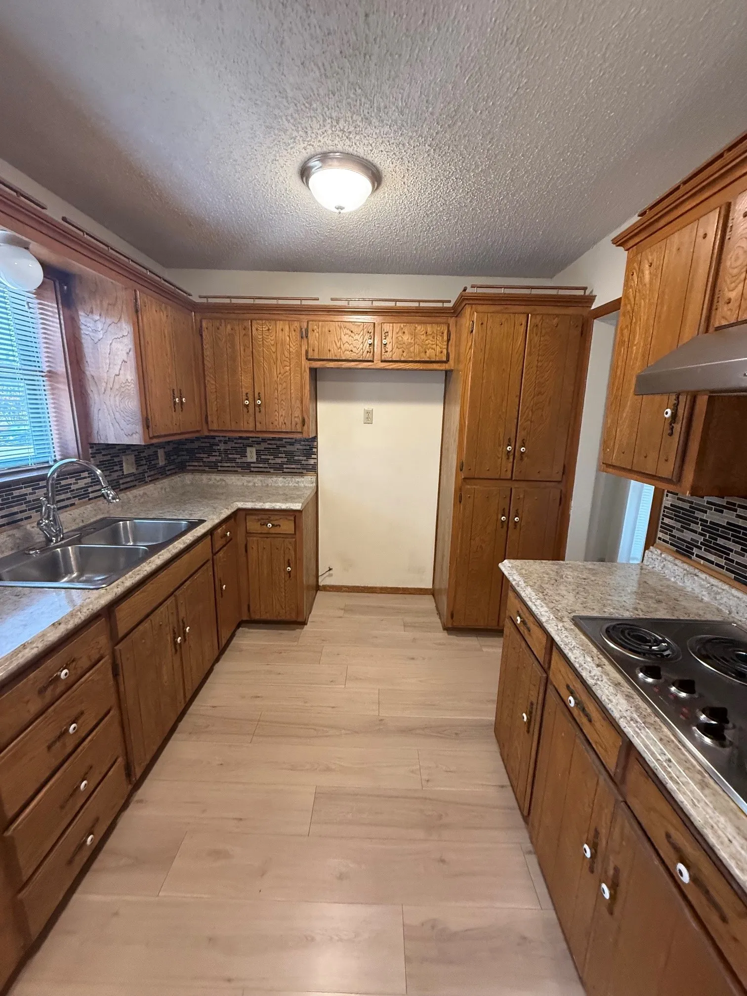 Single Family Residence For Sale in Grayson County , 937 Ricketts Street, Howe, Texas 75459, 3 Bedroom, 2 Bathroom, 2 Garage spaces, 1,631 Sqft, built in 1983, mls#21351852, Real Estate Agent in Howe, Homes For Sale in Grayson county, Homes For Sale in Howe, Realtor in Howe Texas, Real Estate Brokerage Independent Realty Texas, Luminita Cordes Realtor