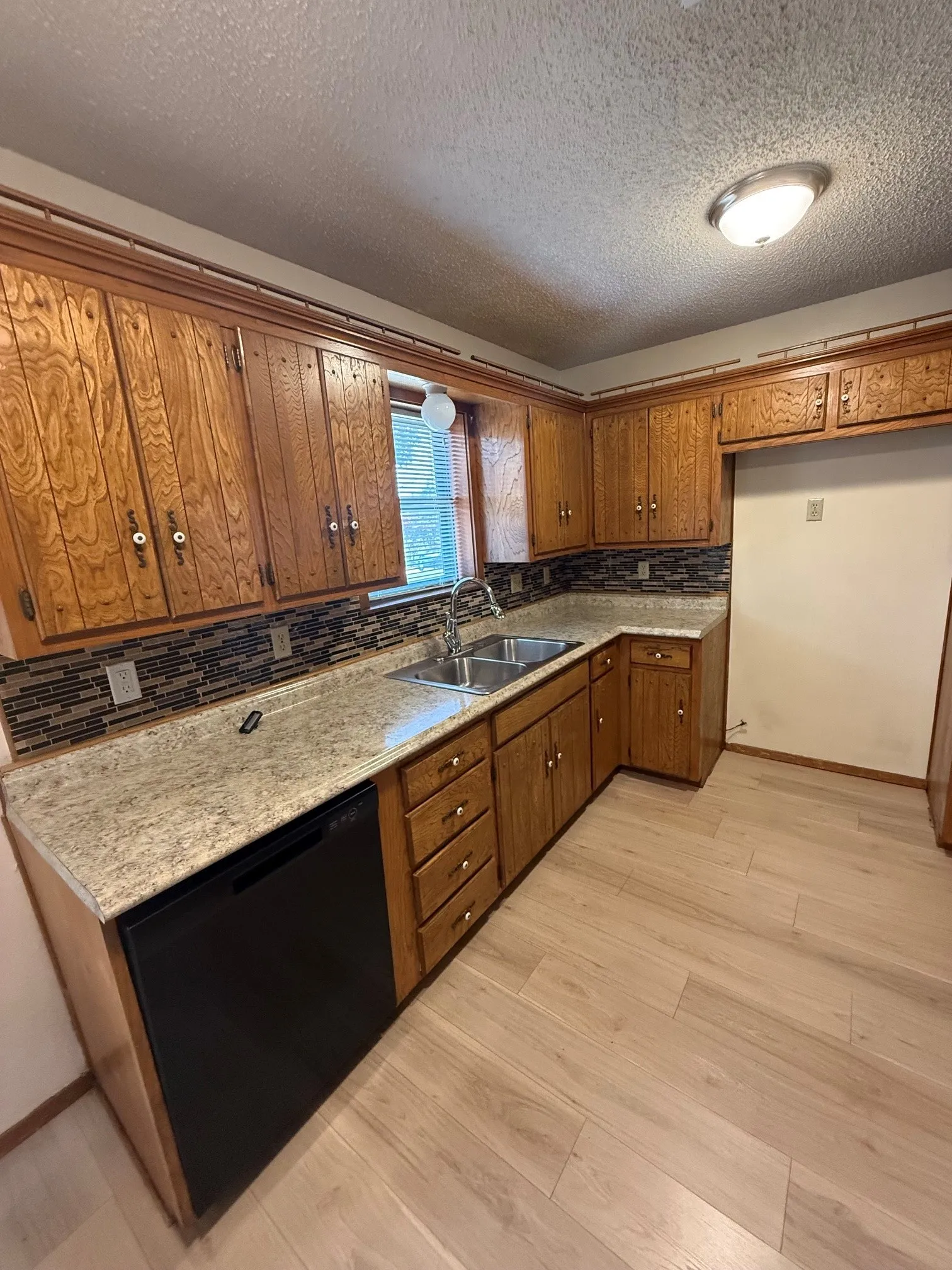 Single Family Residence For Sale in Grayson County , 937 Ricketts Street, Howe, Texas 75459, 3 Bedroom, 2 Bathroom, 2 Garage spaces, 1,631 Sqft, built in 1983, mls#21351852, Real Estate Agent in Howe, Homes For Sale in Grayson county, Homes For Sale in Howe, Realtor in Howe Texas, Real Estate Brokerage Independent Realty Texas, Luminita Cordes Realtor