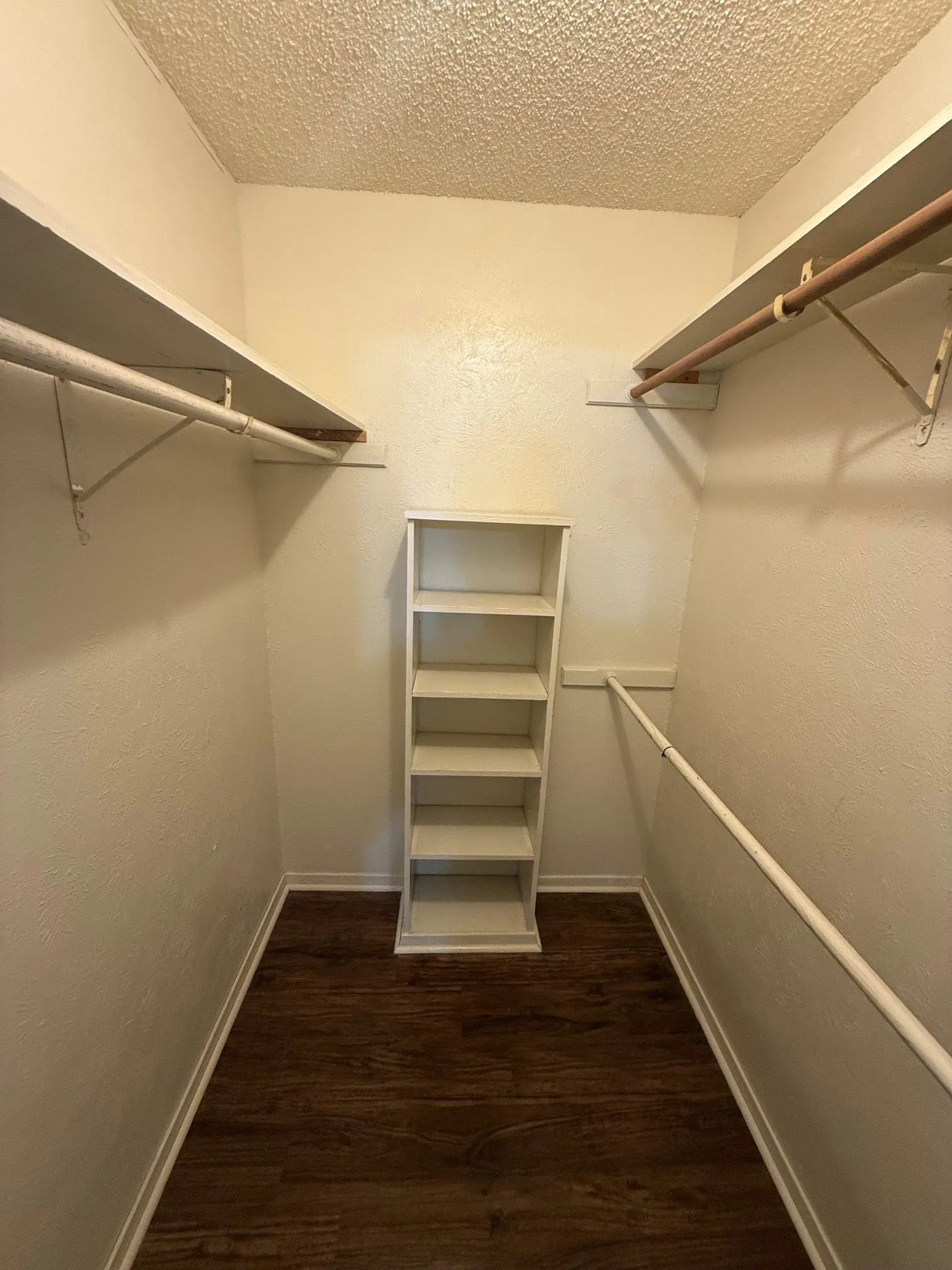 Single Family Residence For Sale in Grayson County , 937 Ricketts Street, Howe, Texas 75459, 3 Bedroom, 2 Bathroom, 2 Garage spaces, 1,631 Sqft, built in 1983, mls#21351852, Real Estate Agent in Howe, Homes For Sale in Grayson county, Homes For Sale in Howe, Realtor in Howe Texas, Real Estate Brokerage Independent Realty Texas, Luminita Cordes Realtor