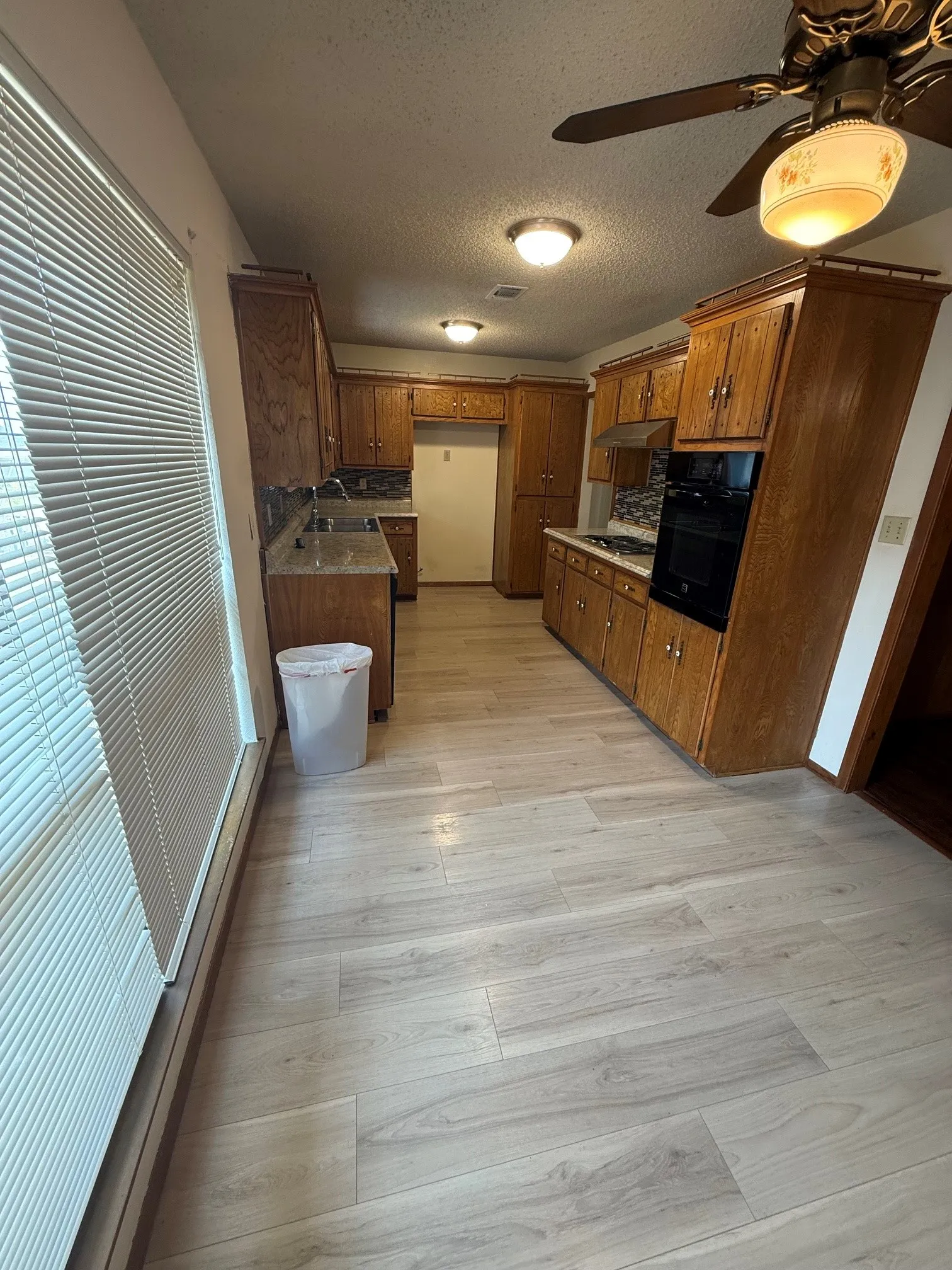 Single Family Residence For Sale in Grayson County , 937 Ricketts Street, Howe, Texas 75459, 3 Bedroom, 2 Bathroom, 2 Garage spaces, 1,631 Sqft, built in 1983, mls#21351852, Real Estate Agent in Howe, Homes For Sale in Grayson county, Homes For Sale in Howe, Realtor in Howe Texas, Real Estate Brokerage Independent Realty Texas, Luminita Cordes Realtor