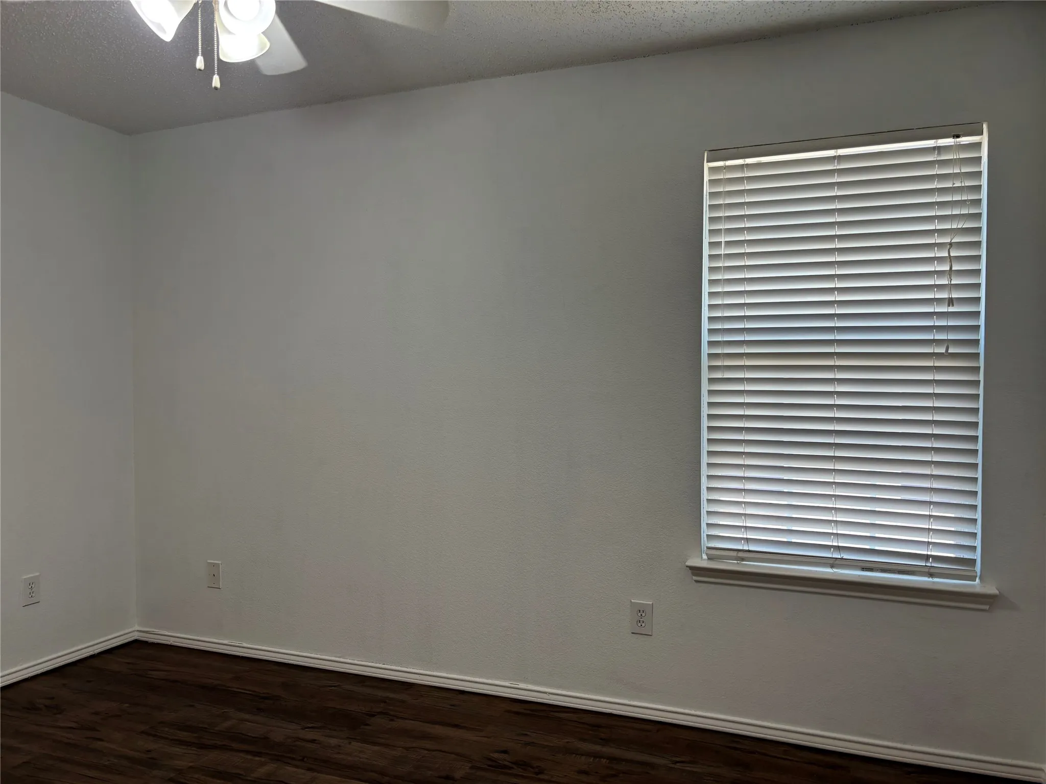 Single Family Residence For Rent in Denton County , 1657 S Knight Trail, Little Elm, Texas 75036, 3 Bedroom, 2 Bathroom, 2 Garage spaces, 1,571 Sqft, built in 2005, mls#21351858, Real Estate Agent in Little Elm, Homes For Rent in Denton county, Homes For Rent in Little Elm, Realtor in Little Elm Texas, Real Estate Brokerage Independent Realty Texas, Luminita Cordes Realtor