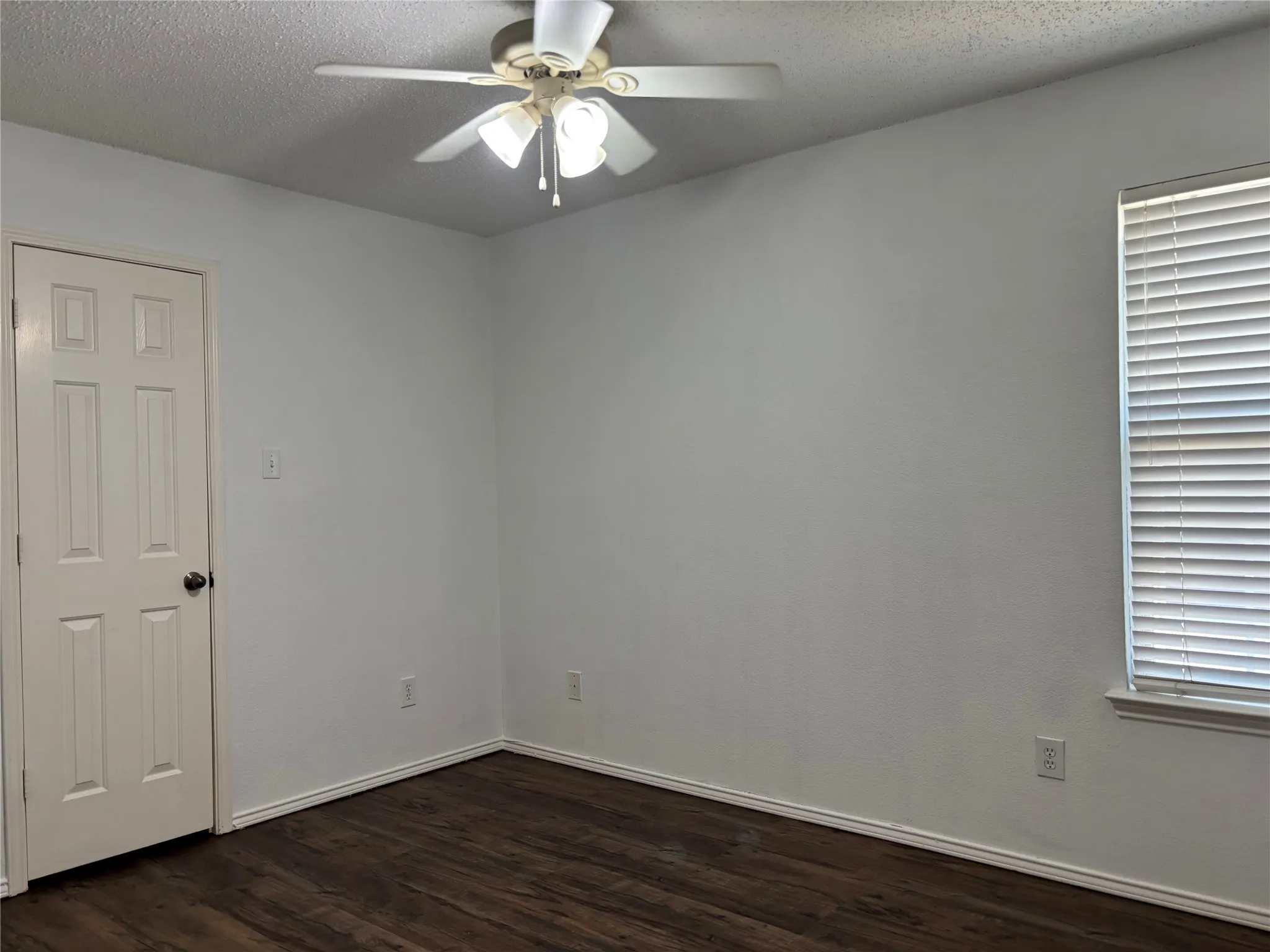 Single Family Residence For Rent in Denton County , 1657 S Knight Trail, Little Elm, Texas 75036, 3 Bedroom, 2 Bathroom, 2 Garage spaces, 1,571 Sqft, built in 2005, mls#21351858, Real Estate Agent in Little Elm, Homes For Rent in Denton county, Homes For Rent in Little Elm, Realtor in Little Elm Texas, Real Estate Brokerage Independent Realty Texas, Luminita Cordes Realtor