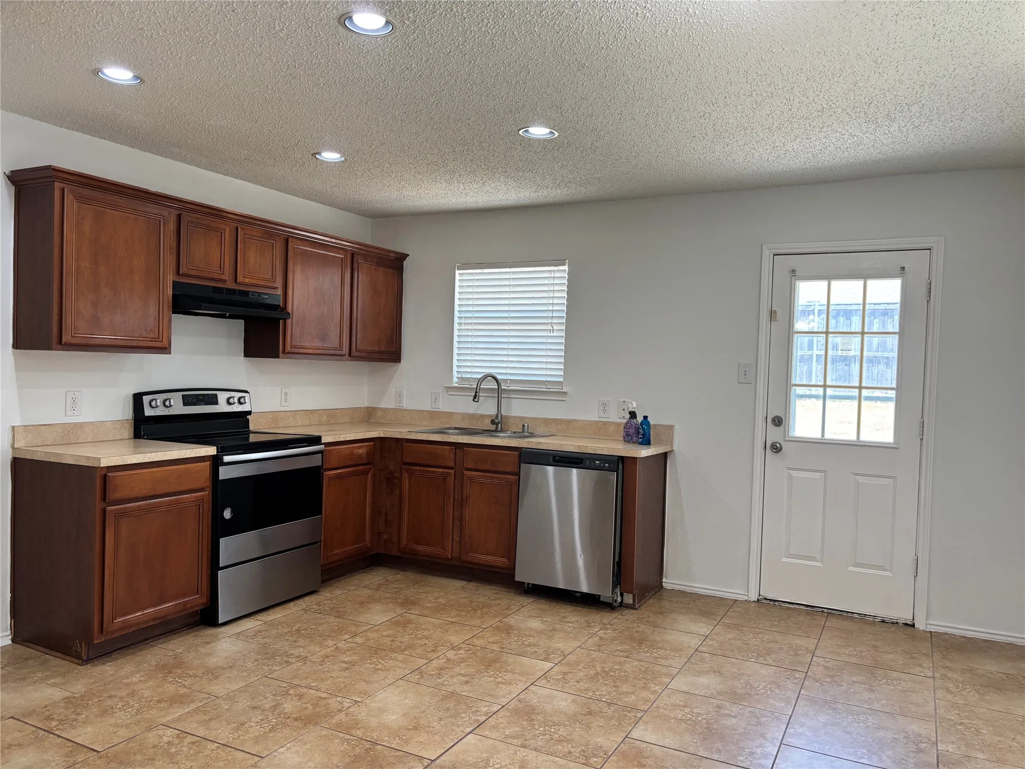 Single Family Residence For Rent in Denton County , 1657 S Knight Trail, Little Elm, Texas 75036, 3 Bedroom, 2 Bathroom, 2 Garage spaces, 1,571 Sqft, built in 2005, mls#21351858, Real Estate Agent in Little Elm, Homes For Rent in Denton county, Homes For Rent in Little Elm, Realtor in Little Elm Texas, Real Estate Brokerage Independent Realty Texas, Luminita Cordes Realtor