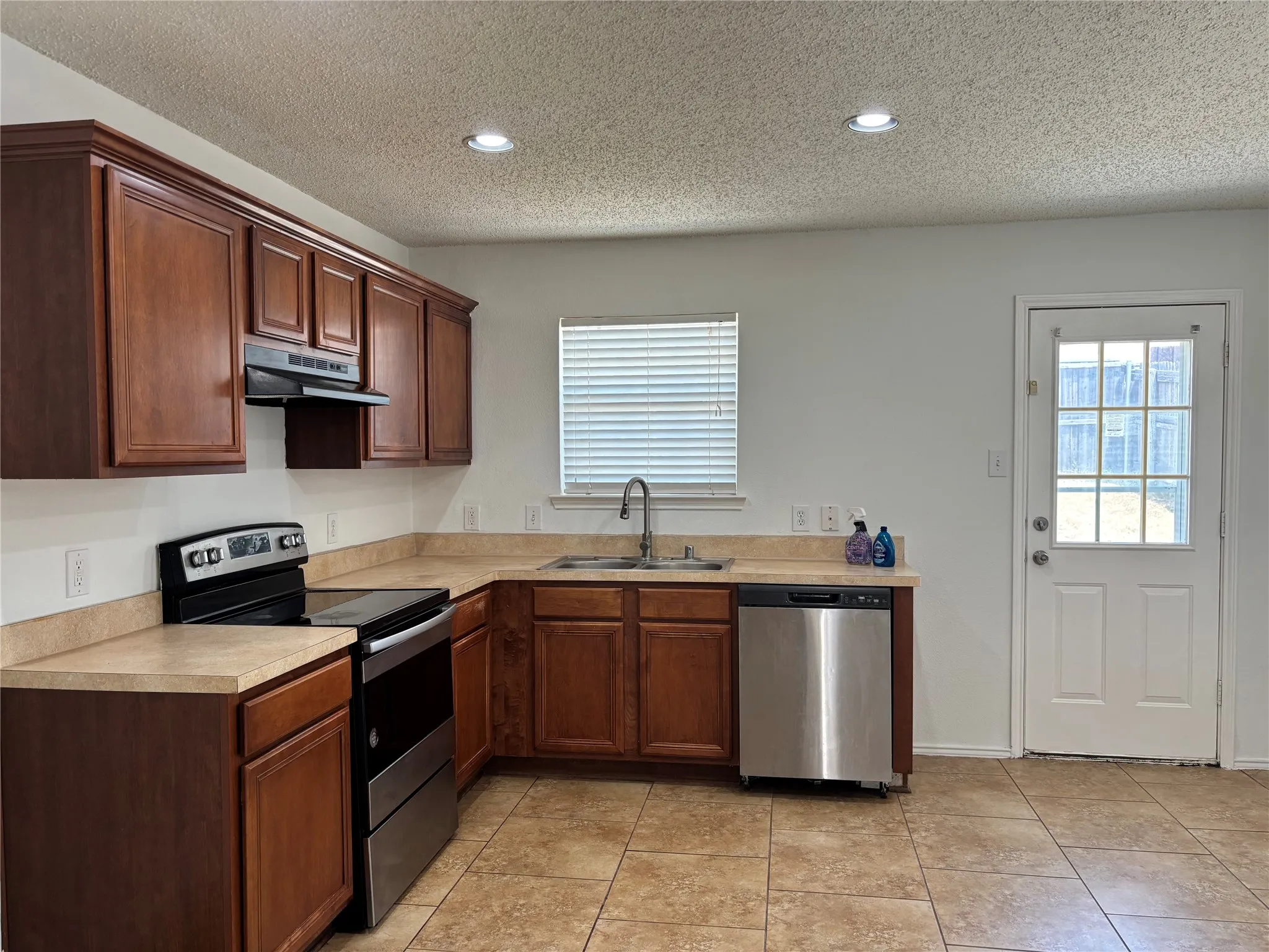 Single Family Residence For Rent in Denton County , 1657 S Knight Trail, Little Elm, Texas 75036, 3 Bedroom, 2 Bathroom, 2 Garage spaces, 1,571 Sqft, built in 2005, mls#21351858, Real Estate Agent in Little Elm, Homes For Rent in Denton county, Homes For Rent in Little Elm, Realtor in Little Elm Texas, Real Estate Brokerage Independent Realty Texas, Luminita Cordes Realtor