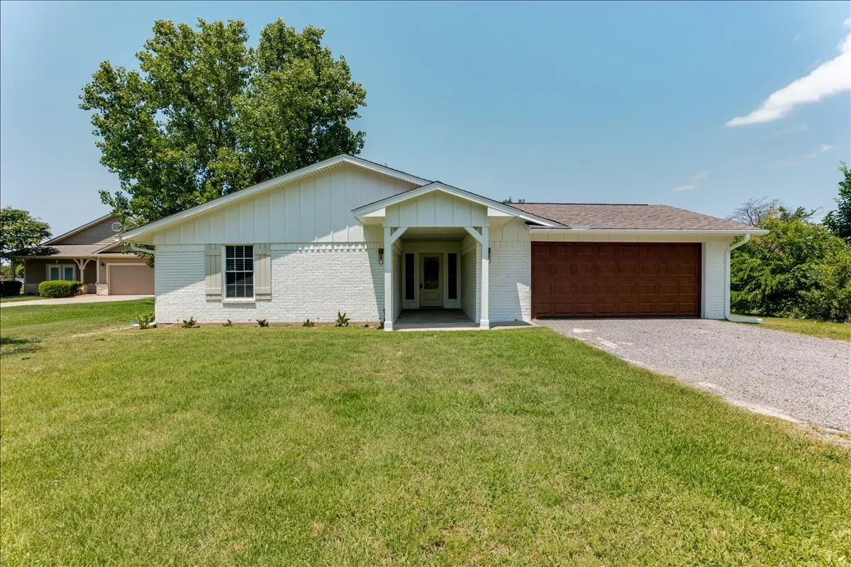 Single Family Residence For Sale in Cooke County , 104 Pontiac Drive, Lake Kiowa, Texas 76240, 3 Bedrooms, 2 Bathrooms, 2 Garage spaces, 1,515 Sqft, built in 1975, Price $405,000, mls#21341011, Real Estate Agent in Lake Kiowa, Homes For Sale in Cooke county, Homes For Sale in Lake Kiowa, Realtor in Lake Kiowa Texas, Real Estate Brokerage Independent Realty Texas, Luminita Cordes Realtor