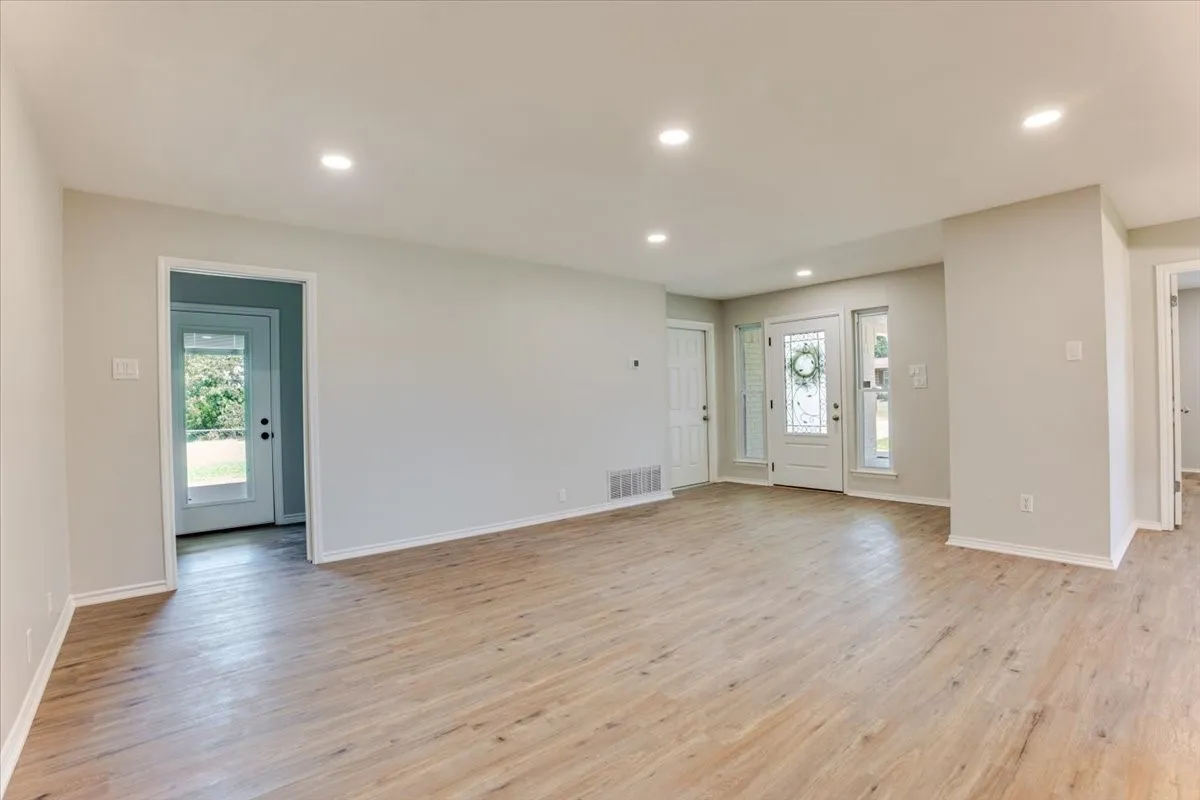 Single Family Residence For Sale in Cooke County , 104 Pontiac Drive, Lake Kiowa, Texas 76240, 3 Bedrooms, 2 Bathrooms, 2 Garage spaces, 1,515 Sqft, built in 1975, Price $405,000, mls#21341011, Real Estate Agent in Lake Kiowa, Homes For Sale in Cooke county, Homes For Sale in Lake Kiowa, Realtor in Lake Kiowa Texas, Real Estate Brokerage Independent Realty Texas, Luminita Cordes Realtor