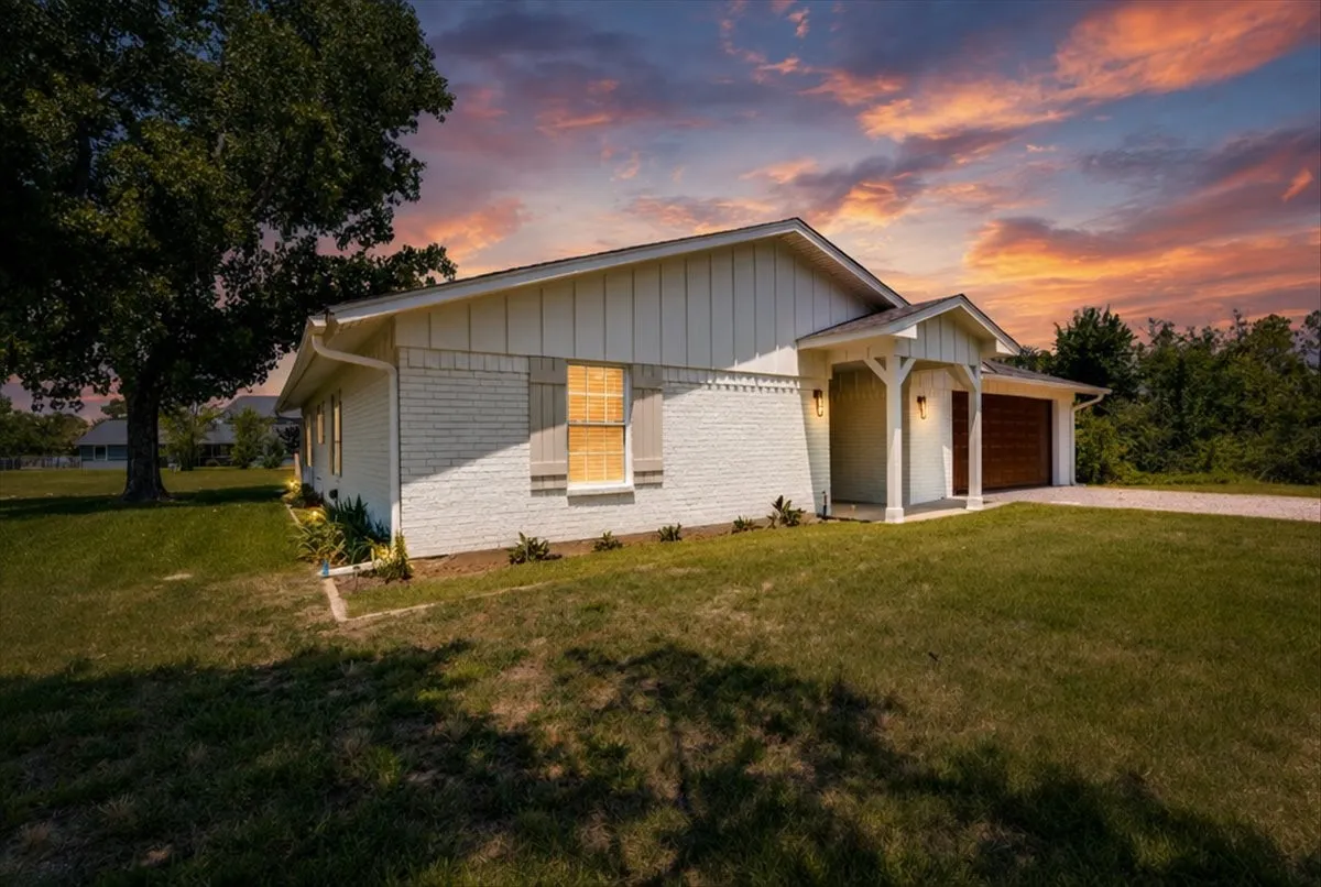 Single Family Residence For Sale in Cooke County , 104 Pontiac Drive, Lake Kiowa, Texas 76240, 3 Bedrooms, 2 Bathrooms, 2 Garage spaces, 1,515 Sqft, built in 1975, Price $405,000, mls#21341011, Real Estate Agent in Lake Kiowa, Homes For Sale in Cooke county, Homes For Sale in Lake Kiowa, Realtor in Lake Kiowa Texas, Real Estate Brokerage Independent Realty Texas, Luminita Cordes Realtor