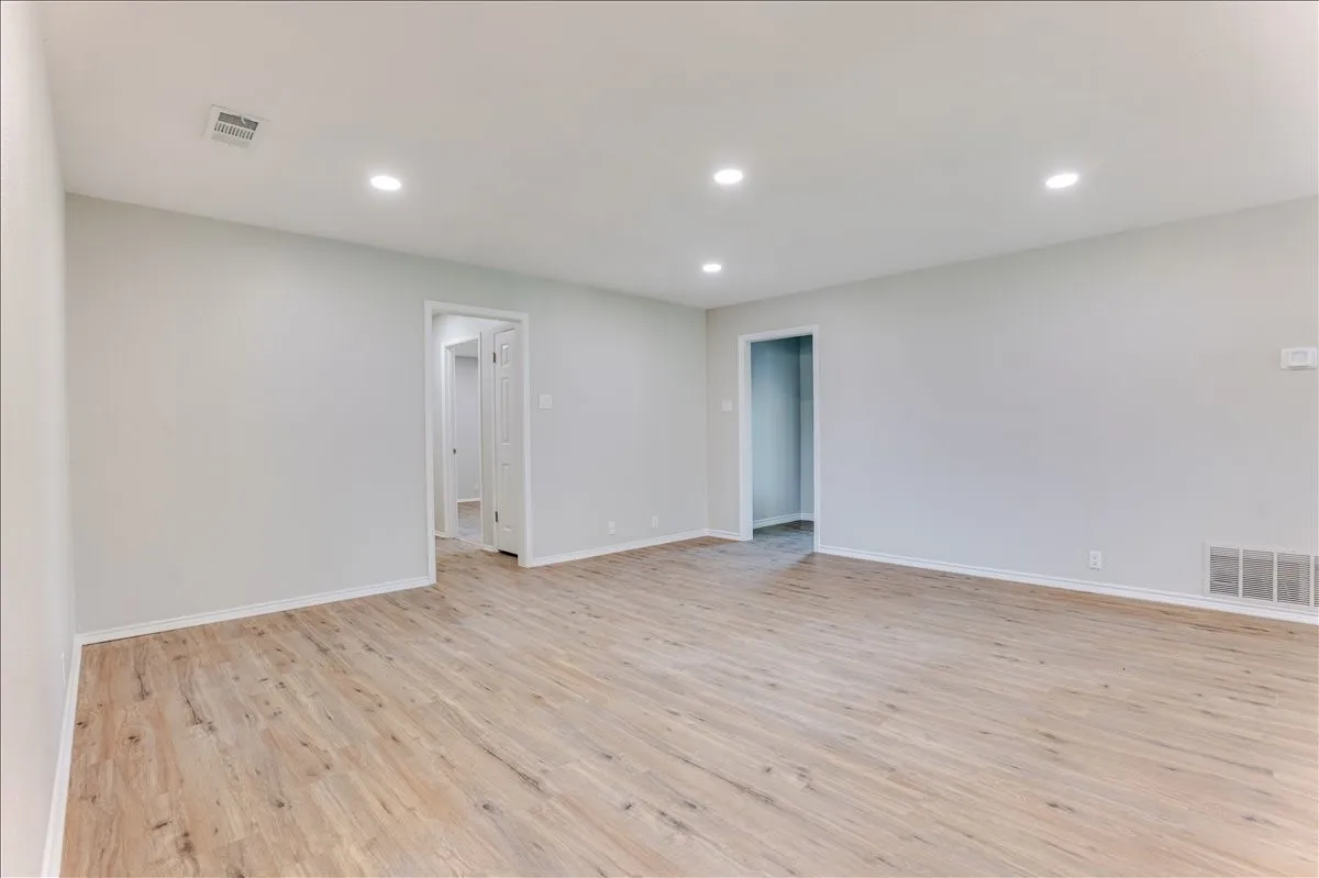 Single Family Residence For Sale in Cooke County , 104 Pontiac Drive, Lake Kiowa, Texas 76240, 3 Bedrooms, 2 Bathrooms, 2 Garage spaces, 1,515 Sqft, built in 1975, Price $405,000, mls#21341011, Real Estate Agent in Lake Kiowa, Homes For Sale in Cooke county, Homes For Sale in Lake Kiowa, Realtor in Lake Kiowa Texas, Real Estate Brokerage Independent Realty Texas, Luminita Cordes Realtor