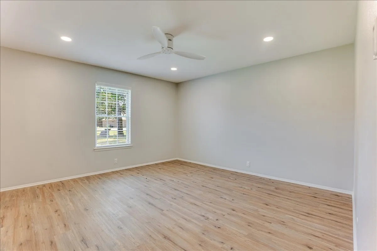 Single Family Residence For Sale in Cooke County , 104 Pontiac Drive, Lake Kiowa, Texas 76240, 3 Bedrooms, 2 Bathrooms, 2 Garage spaces, 1,515 Sqft, built in 1975, Price $405,000, mls#21341011, Real Estate Agent in Lake Kiowa, Homes For Sale in Cooke county, Homes For Sale in Lake Kiowa, Realtor in Lake Kiowa Texas, Real Estate Brokerage Independent Realty Texas, Luminita Cordes Realtor