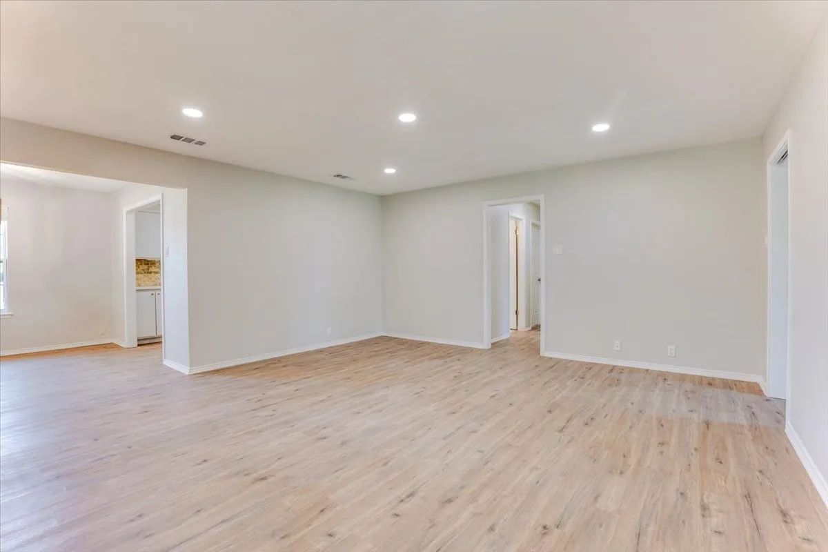 Single Family Residence For Sale in Cooke County , 104 Pontiac Drive, Lake Kiowa, Texas 76240, 3 Bedrooms, 2 Bathrooms, 2 Garage spaces, 1,515 Sqft, built in 1975, Price $405,000, mls#21341011, Real Estate Agent in Lake Kiowa, Homes For Sale in Cooke county, Homes For Sale in Lake Kiowa, Realtor in Lake Kiowa Texas, Real Estate Brokerage Independent Realty Texas, Luminita Cordes Realtor
