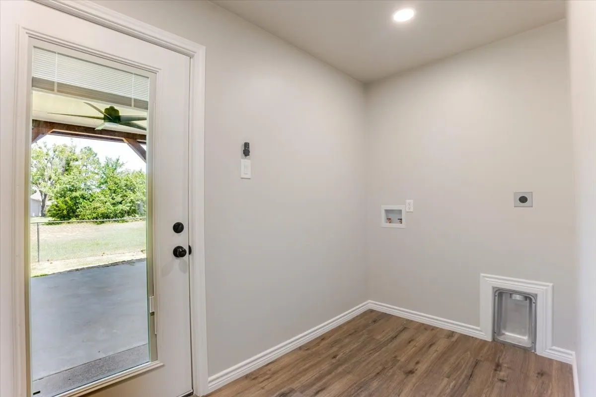 Single Family Residence For Sale in Cooke County , 104 Pontiac Drive, Lake Kiowa, Texas 76240, 3 Bedrooms, 2 Bathrooms, 2 Garage spaces, 1,515 Sqft, built in 1975, Price $405,000, mls#21341011, Real Estate Agent in Lake Kiowa, Homes For Sale in Cooke county, Homes For Sale in Lake Kiowa, Realtor in Lake Kiowa Texas, Real Estate Brokerage Independent Realty Texas, Luminita Cordes Realtor