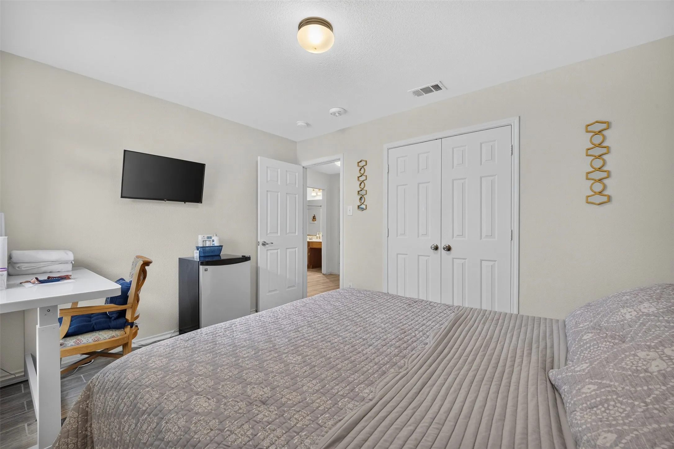Single Family Residence For Sale in Dallas County , 119 Matamoros Street, Grand Prairie, Texas 75051, 4 Bedroom, 2 Bathroom, 2 Garage spaces, 1,920 Sqft, built in 2007, mls#21335213, Real Estate Agent in Grand Prairie, Homes For Sale in Dallas county, Homes For Sale in Grand Prairie, Realtor in Grand Prairie Texas, Real Estate Brokerage Independent Realty Texas, Luminita Cordes Realtor
