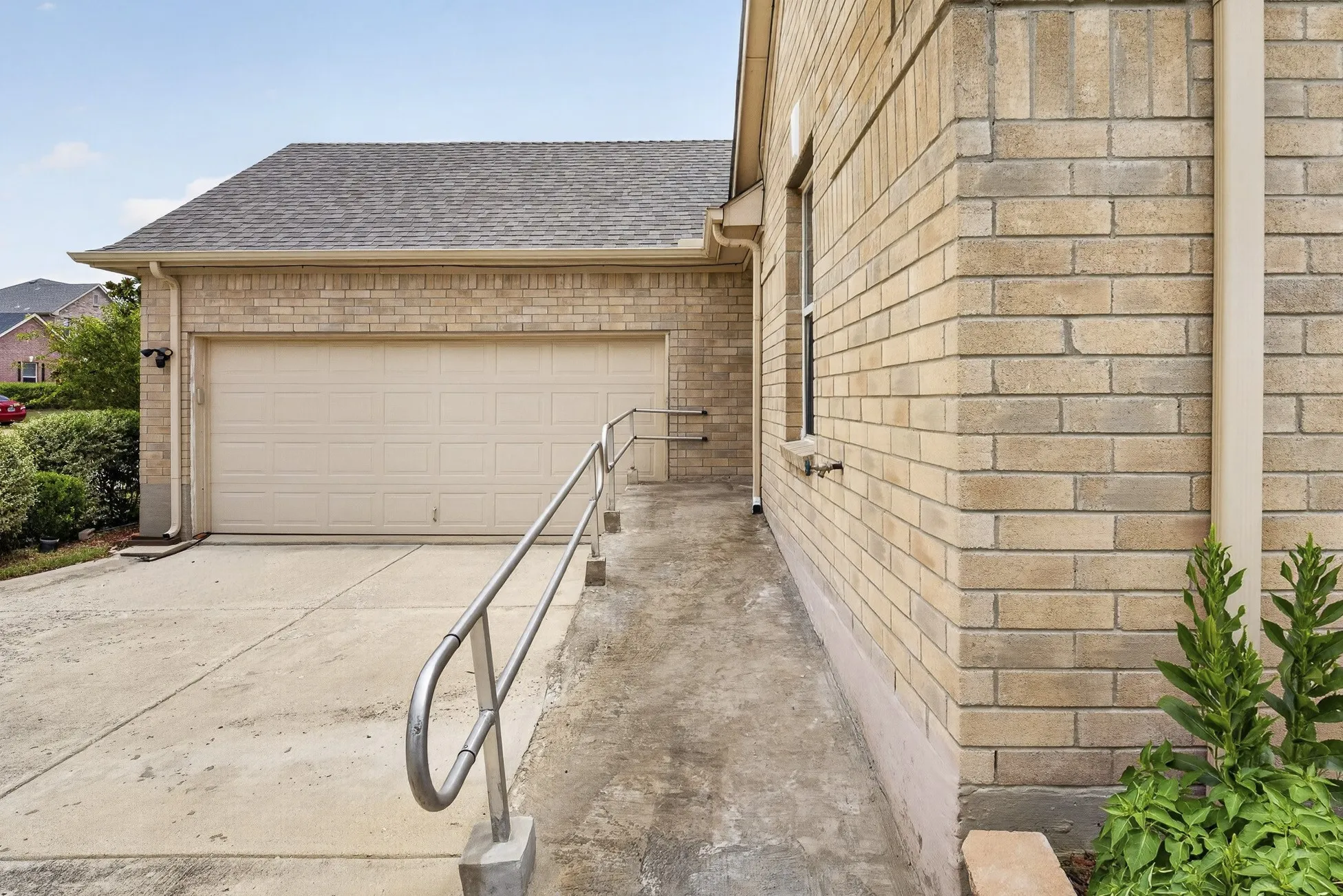 Single Family Residence For Sale in Dallas County , 119 Matamoros Street, Grand Prairie, Texas 75051, 4 Bedroom, 2 Bathroom, 2 Garage spaces, 1,920 Sqft, built in 2007, mls#21335213, Real Estate Agent in Grand Prairie, Homes For Sale in Dallas county, Homes For Sale in Grand Prairie, Realtor in Grand Prairie Texas, Real Estate Brokerage Independent Realty Texas, Luminita Cordes Realtor