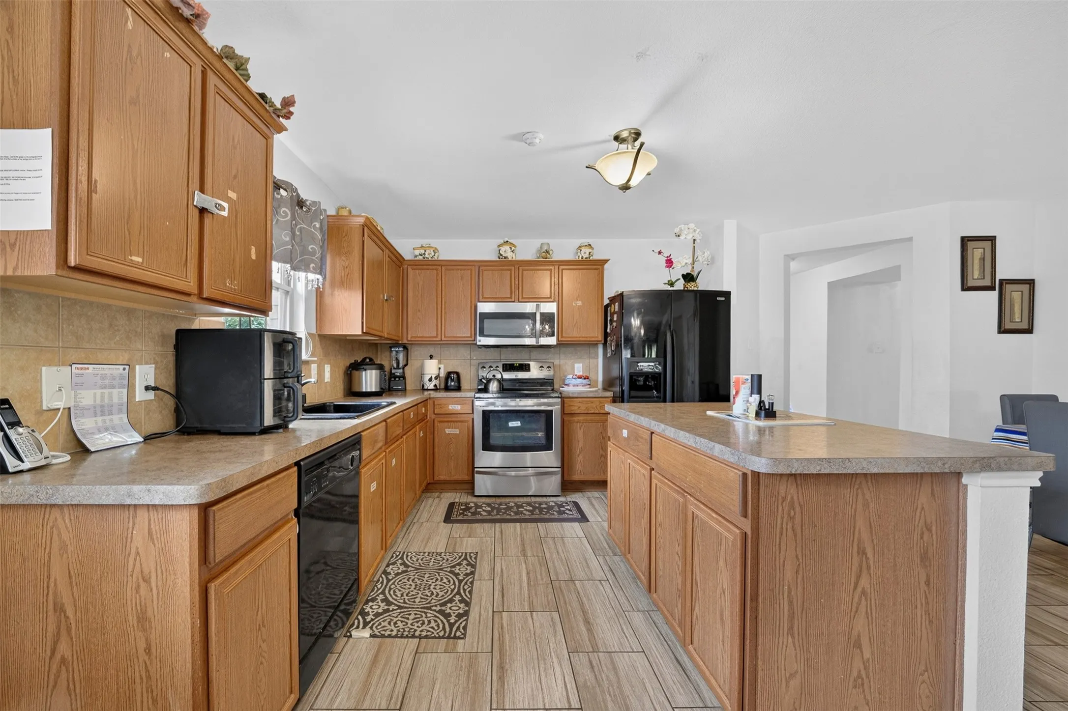 Single Family Residence For Sale in Dallas County , 119 Matamoros Street, Grand Prairie, Texas 75051, 4 Bedroom, 2 Bathroom, 2 Garage spaces, 1,920 Sqft, built in 2007, mls#21335213, Real Estate Agent in Grand Prairie, Homes For Sale in Dallas county, Homes For Sale in Grand Prairie, Realtor in Grand Prairie Texas, Real Estate Brokerage Independent Realty Texas, Luminita Cordes Realtor