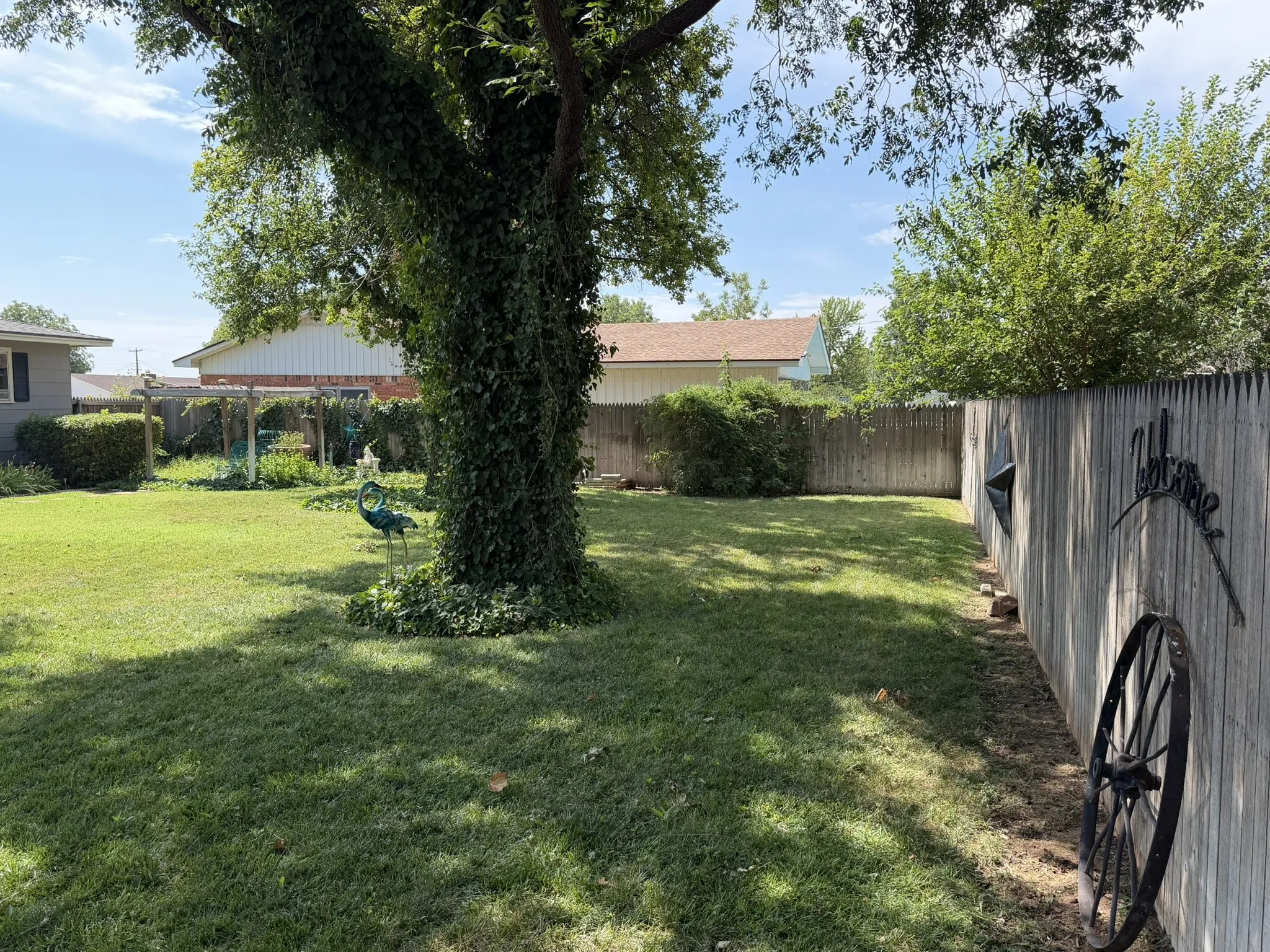 Single Family Residence For Sale in Hall County , 1209 N 17th Street, Memphis, Texas 79245, 3 Bedroom, 2 Bathroom, 2 Garage spaces, 1,666 Sqft, built in 1962, mls#21350742, Real Estate Agent in Memphis, Homes For Sale in Hall county, Homes For Sale in Memphis, Realtor in Memphis Texas, Real Estate Brokerage Independent Realty Texas, Luminita Cordes Realtor