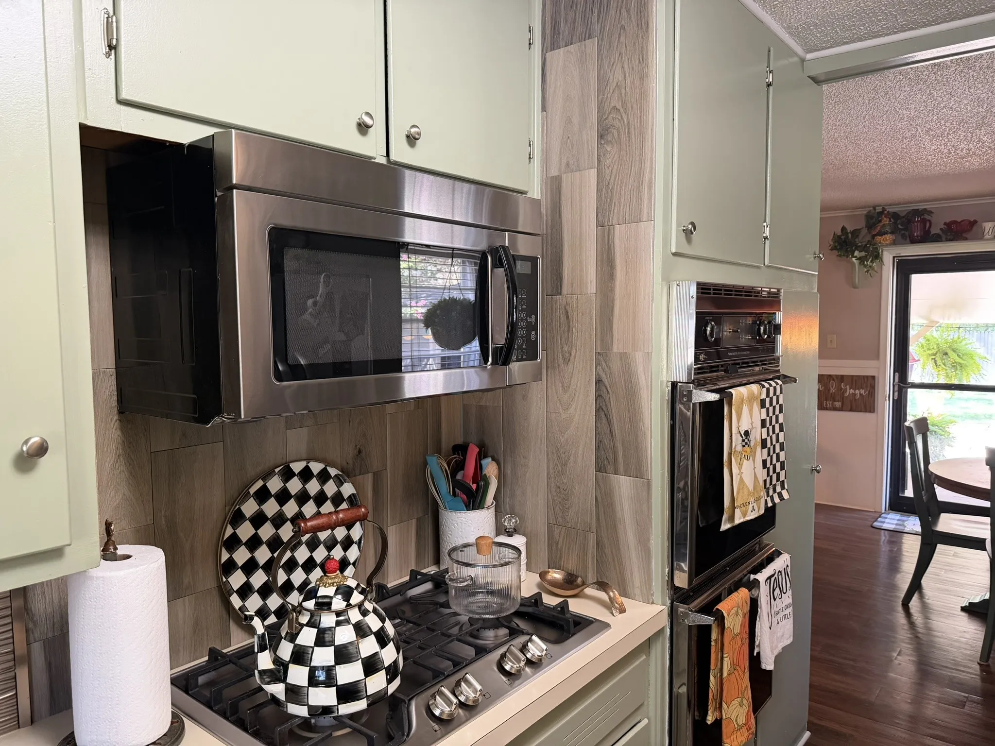 Single Family Residence For Sale in Hall County , 1209 N 17th Street, Memphis, Texas 79245, 3 Bedroom, 2 Bathroom, 2 Garage spaces, 1,666 Sqft, built in 1962, mls#21350742, Real Estate Agent in Memphis, Homes For Sale in Hall county, Homes For Sale in Memphis, Realtor in Memphis Texas, Real Estate Brokerage Independent Realty Texas, Luminita Cordes Realtor