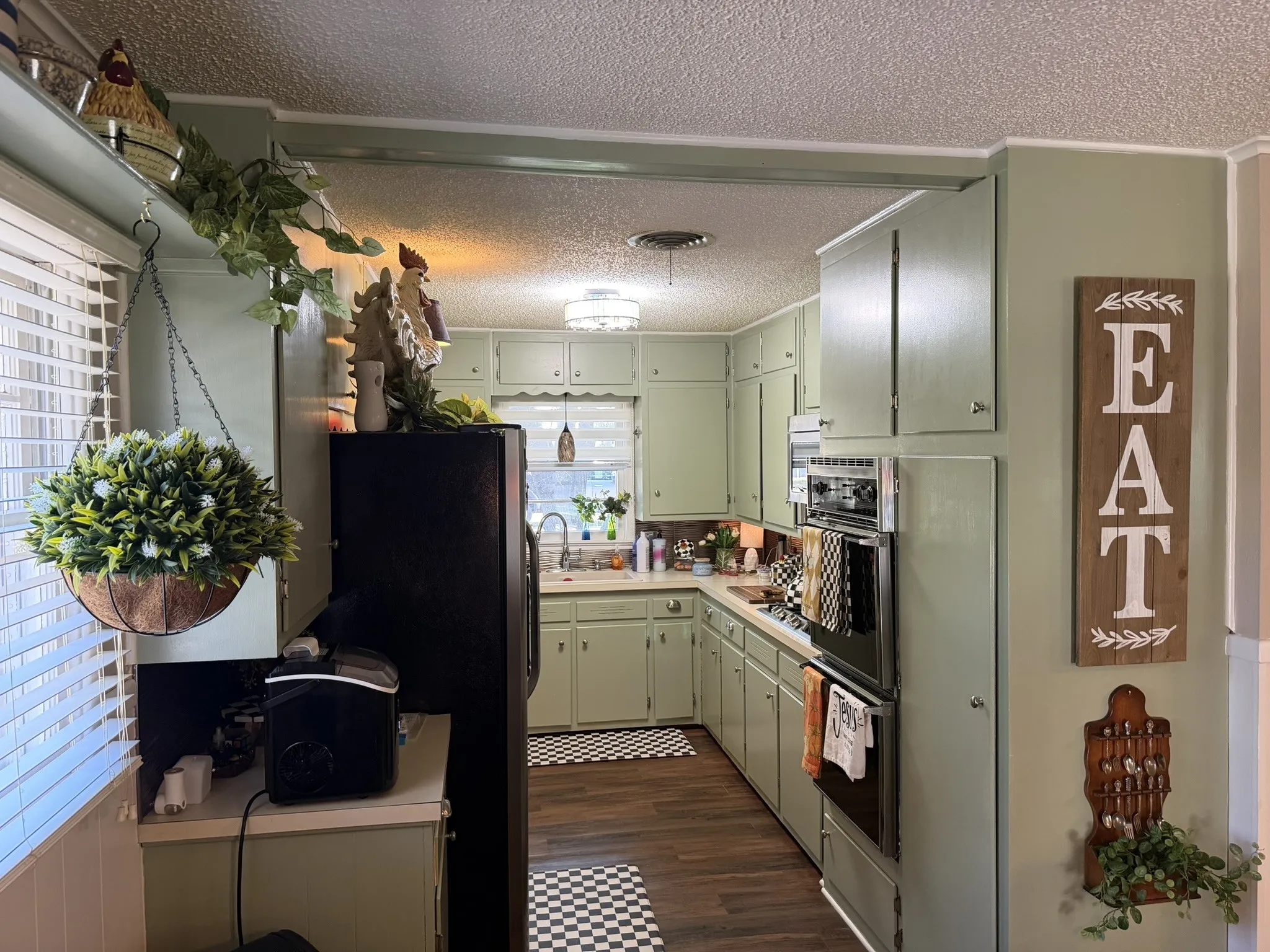 Single Family Residence For Sale in Hall County , 1209 N 17th Street, Memphis, Texas 79245, 3 Bedroom, 2 Bathroom, 2 Garage spaces, 1,666 Sqft, built in 1962, mls#21350742, Real Estate Agent in Memphis, Homes For Sale in Hall county, Homes For Sale in Memphis, Realtor in Memphis Texas, Real Estate Brokerage Independent Realty Texas, Luminita Cordes Realtor
