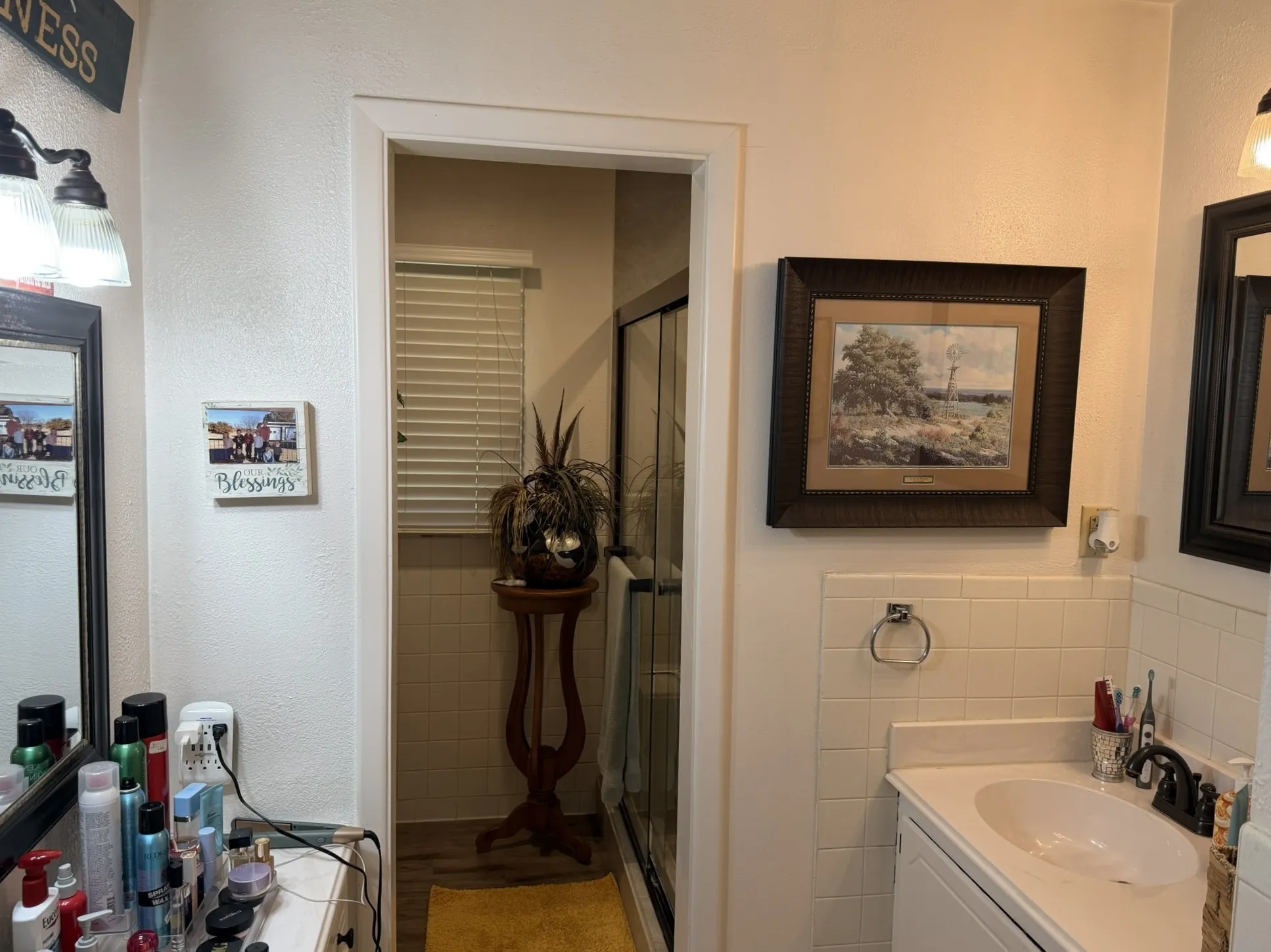 Single Family Residence For Sale in Hall County , 1209 N 17th Street, Memphis, Texas 79245, 3 Bedroom, 2 Bathroom, 2 Garage spaces, 1,666 Sqft, built in 1962, mls#21350742, Real Estate Agent in Memphis, Homes For Sale in Hall county, Homes For Sale in Memphis, Realtor in Memphis Texas, Real Estate Brokerage Independent Realty Texas, Luminita Cordes Realtor