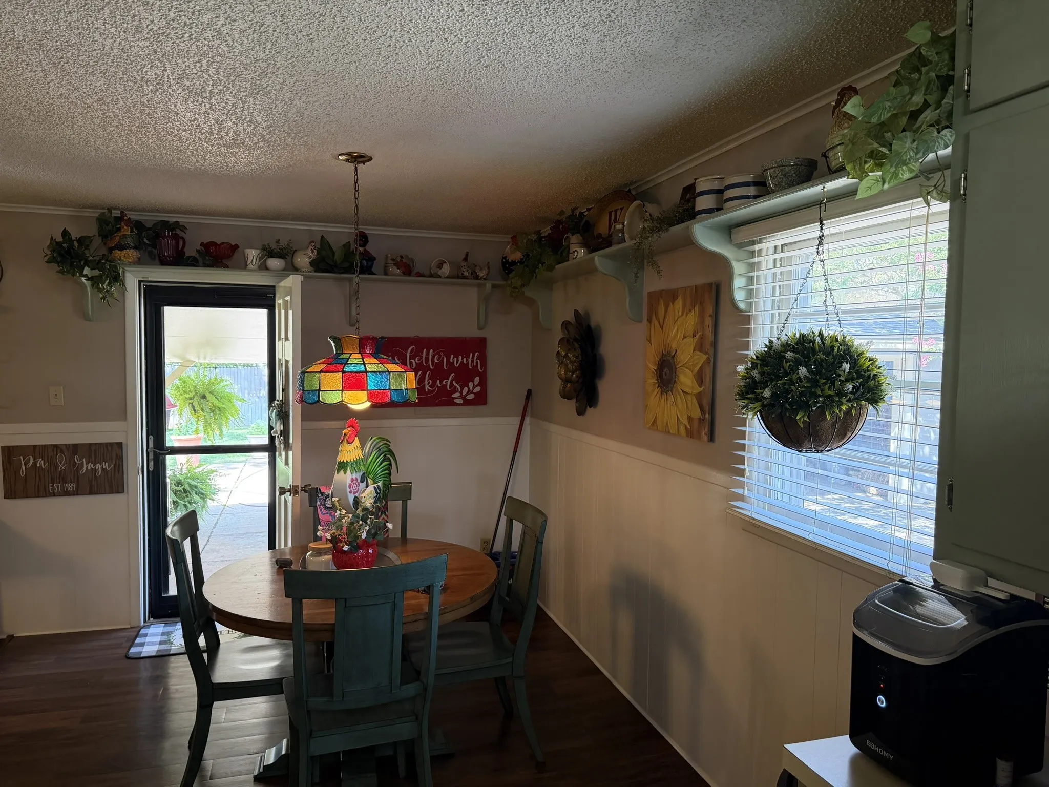 Single Family Residence For Sale in Hall County , 1209 N 17th Street, Memphis, Texas 79245, 3 Bedroom, 2 Bathroom, 2 Garage spaces, 1,666 Sqft, built in 1962, mls#21350742, Real Estate Agent in Memphis, Homes For Sale in Hall county, Homes For Sale in Memphis, Realtor in Memphis Texas, Real Estate Brokerage Independent Realty Texas, Luminita Cordes Realtor