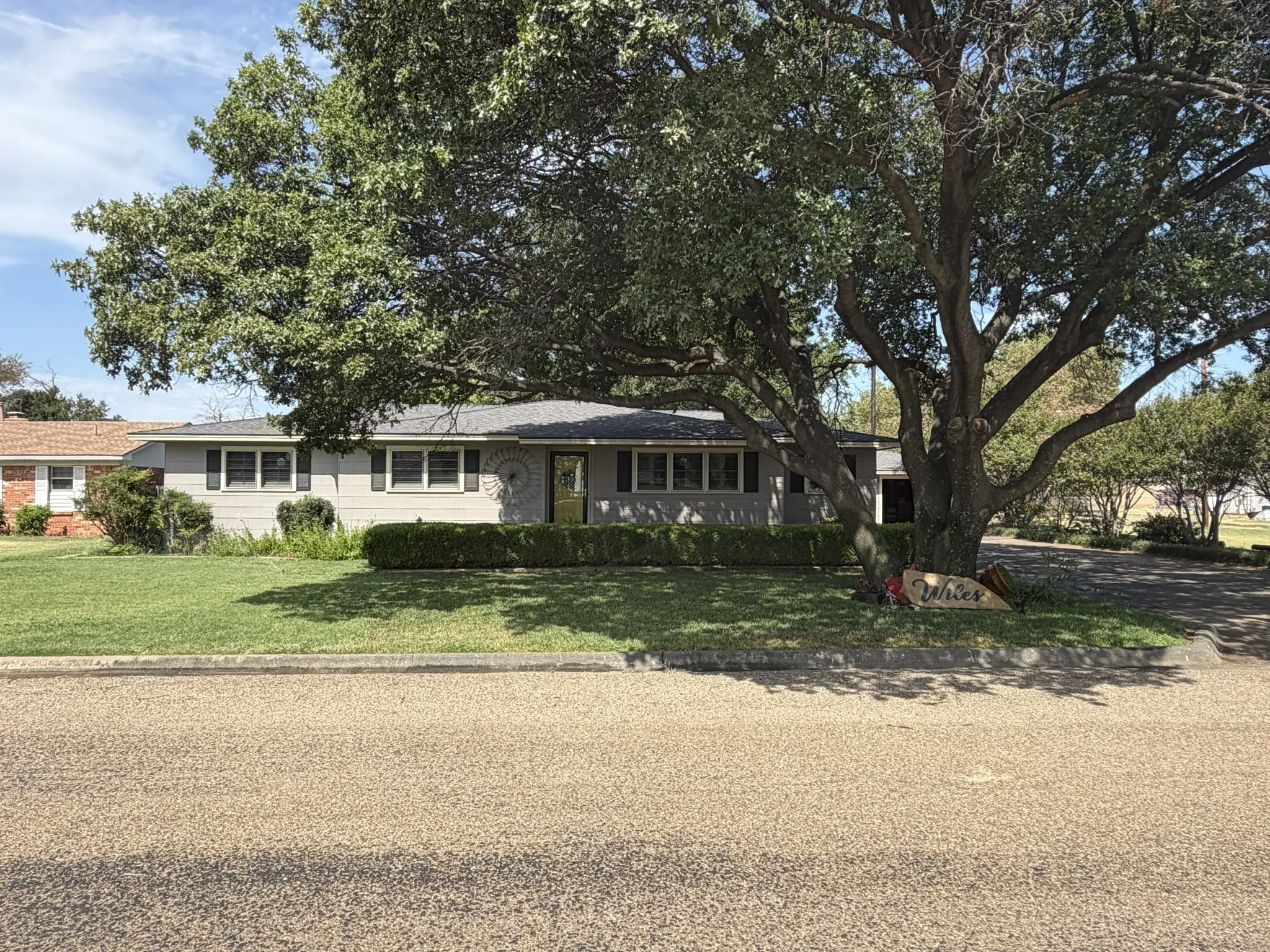 Single Family Residence For Sale in Hall County , 1209 N 17th Street, Memphis, Texas 79245, 3 Bedroom, 2 Bathroom, 2 Garage spaces, 1,666 Sqft, built in 1962, mls#21350742, Real Estate Agent in Memphis, Homes For Sale in Hall county, Homes For Sale in Memphis, Realtor in Memphis Texas, Real Estate Brokerage Independent Realty Texas, Luminita Cordes Realtor
