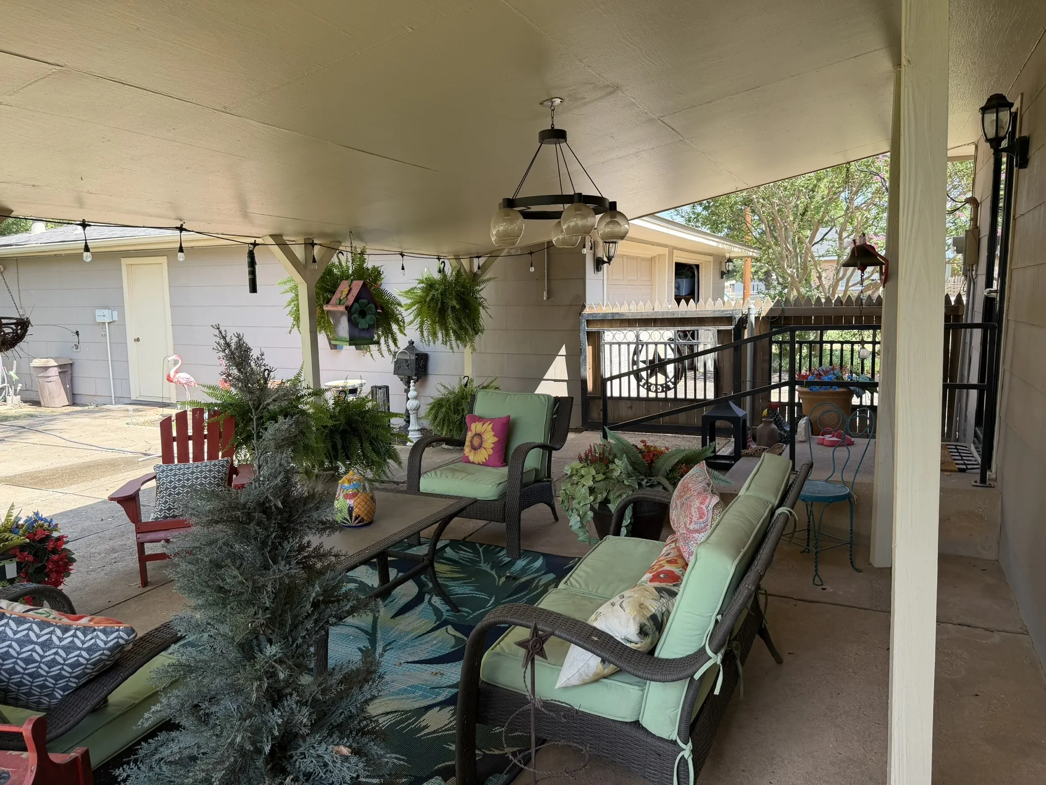 Single Family Residence For Sale in Hall County , 1209 N 17th Street, Memphis, Texas 79245, 3 Bedroom, 2 Bathroom, 2 Garage spaces, 1,666 Sqft, built in 1962, mls#21350742, Real Estate Agent in Memphis, Homes For Sale in Hall county, Homes For Sale in Memphis, Realtor in Memphis Texas, Real Estate Brokerage Independent Realty Texas, Luminita Cordes Realtor