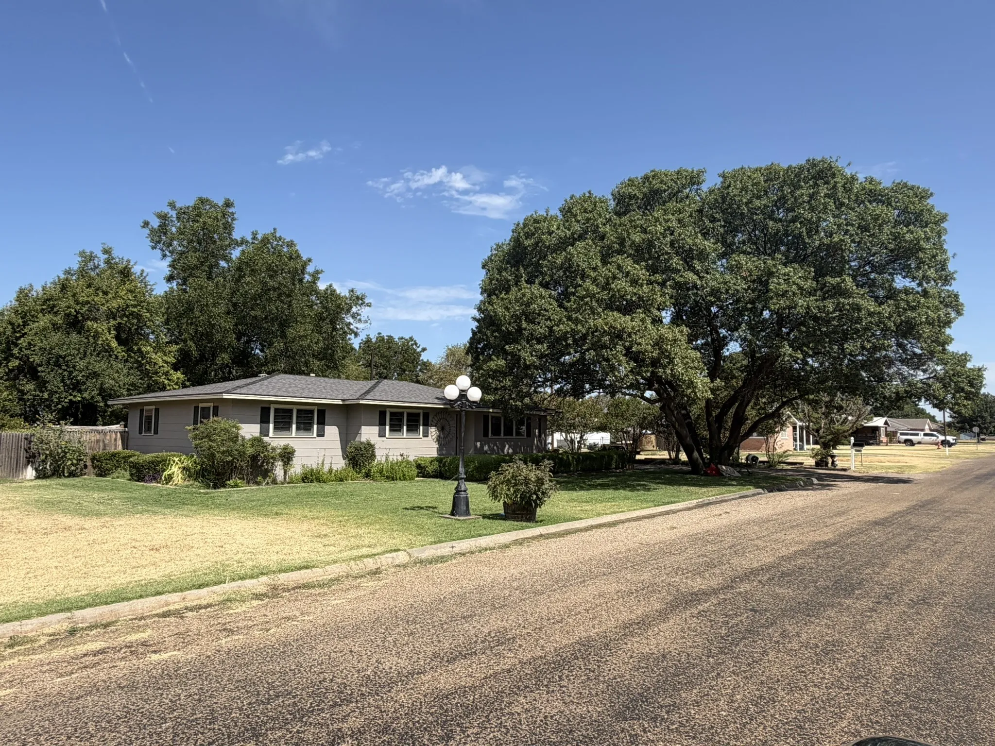 Single Family Residence For Sale in Hall County , 1209 N 17th Street, Memphis, Texas 79245, 3 Bedroom, 2 Bathroom, 2 Garage spaces, 1,666 Sqft, built in 1962, mls#21350742, Real Estate Agent in Memphis, Homes For Sale in Hall county, Homes For Sale in Memphis, Realtor in Memphis Texas, Real Estate Brokerage Independent Realty Texas, Luminita Cordes Realtor