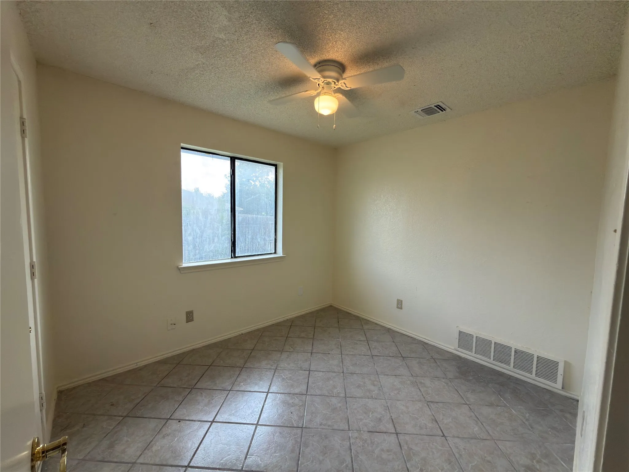 Duplex For Rent in Dallas County , 2701 Stanford Street A, Rowlett, Texas 75088, 2 Bedroom, 2 Bathroom, 1 Garage spaces, 1,005 Sqft, built in 1985, mls#21351869, Real Estate Agent in Rowlett, Homes For Rent in Dallas county, Homes For Rent in Rowlett, Realtor in Rowlett Texas, Real Estate Brokerage Independent Realty Texas, Luminita Cordes Realtor
