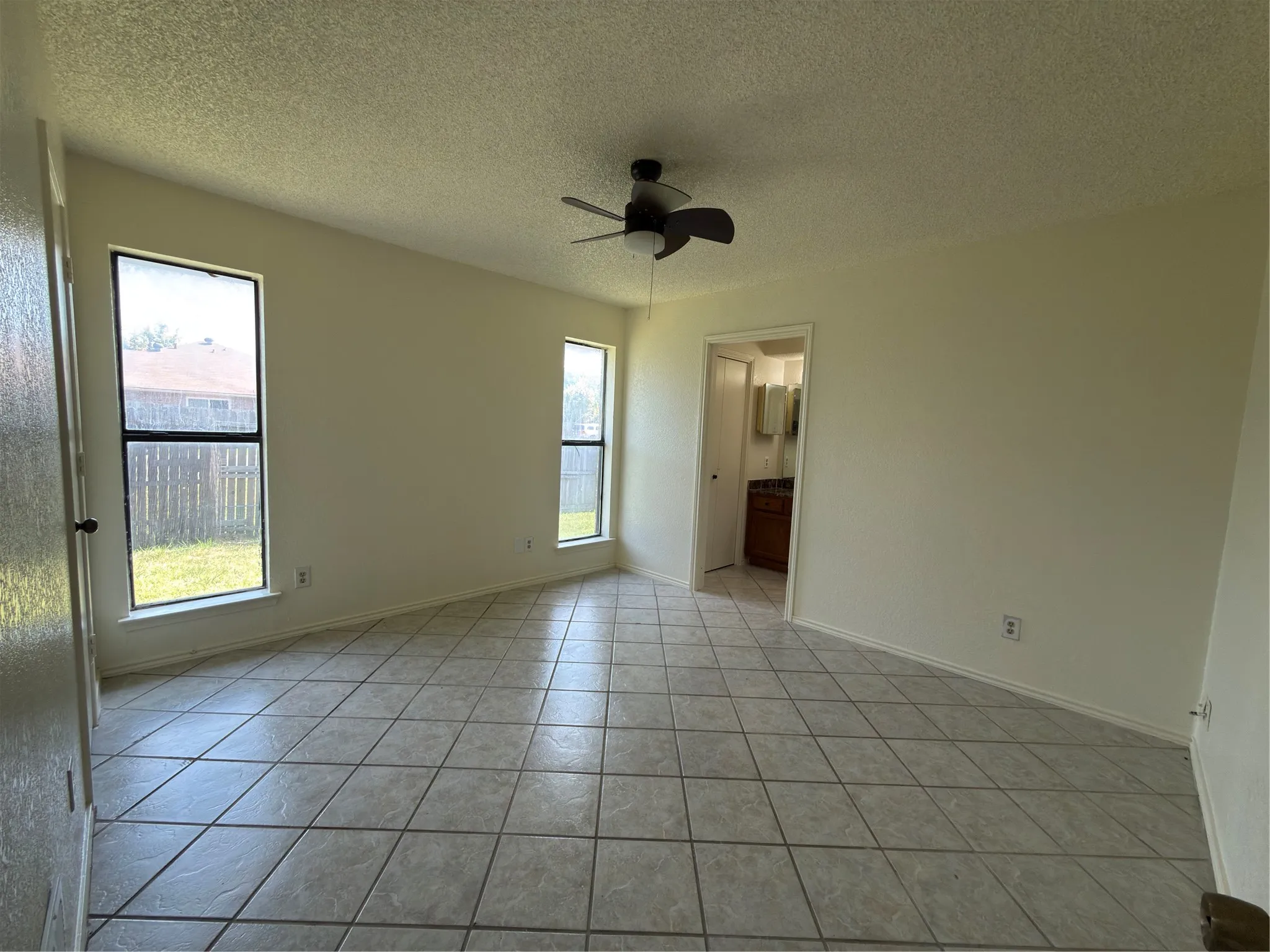 Duplex For Rent in Dallas County , 2701 Stanford Street A, Rowlett, Texas 75088, 2 Bedroom, 2 Bathroom, 1 Garage spaces, 1,005 Sqft, built in 1985, mls#21351869, Real Estate Agent in Rowlett, Homes For Rent in Dallas county, Homes For Rent in Rowlett, Realtor in Rowlett Texas, Real Estate Brokerage Independent Realty Texas, Luminita Cordes Realtor