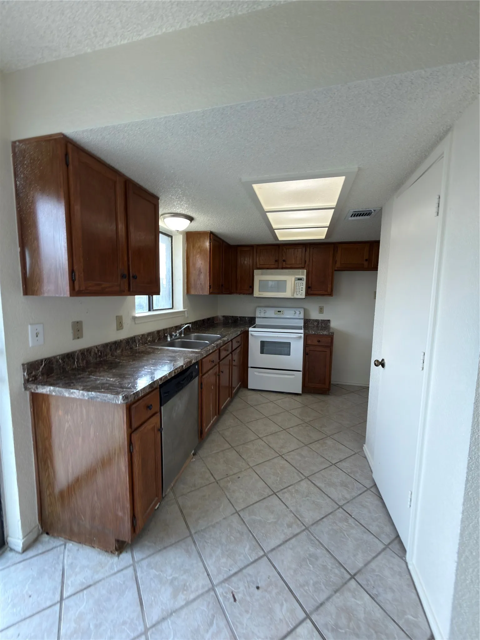 Duplex For Rent in Dallas County , 2701 Stanford Street A, Rowlett, Texas 75088, 2 Bedroom, 2 Bathroom, 1 Garage spaces, 1,005 Sqft, built in 1985, mls#21351869, Real Estate Agent in Rowlett, Homes For Rent in Dallas county, Homes For Rent in Rowlett, Realtor in Rowlett Texas, Real Estate Brokerage Independent Realty Texas, Luminita Cordes Realtor