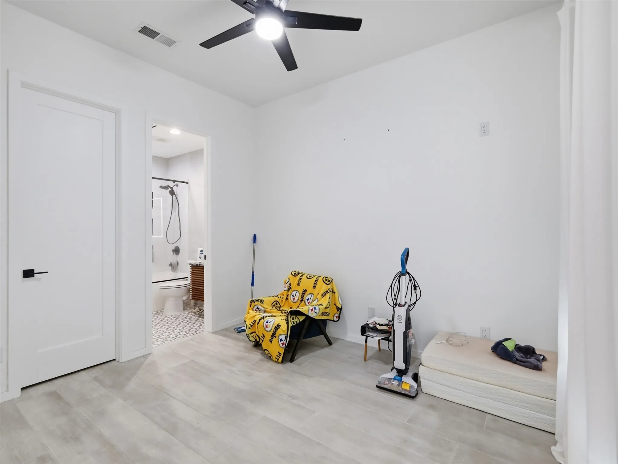 Townhouse For Sale in Dallas County , 1918 Hope Way, Dallas, Texas 75206, 3 Bedroom, 4 Bathroom, 2 Garage spaces, 2,159 Sqft, built in 2008, mls#21348056, Real Estate Agent in Dallas, Homes For Sale in Dallas county, Homes For Sale in Dallas, Realtor in Dallas Texas, Real Estate Brokerage Independent Realty Texas, Luminita Cordes Realtor