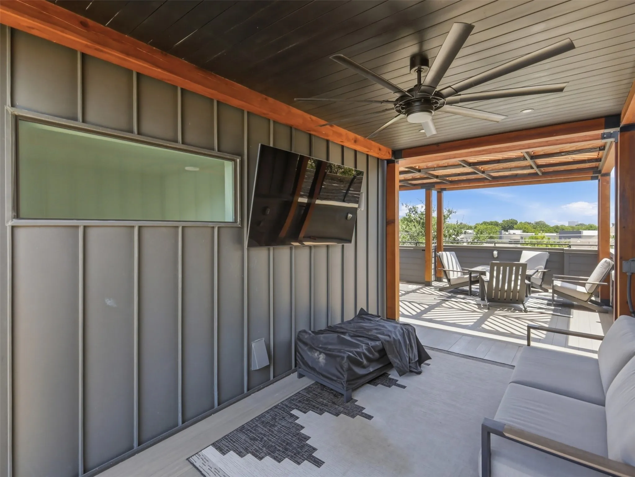 Townhouse For Sale in Dallas County , 1918 Hope Way, Dallas, Texas 75206, 3 Bedroom, 4 Bathroom, 2 Garage spaces, 2,159 Sqft, built in 2008, mls#21348056, Real Estate Agent in Dallas, Homes For Sale in Dallas county, Homes For Sale in Dallas, Realtor in Dallas Texas, Real Estate Brokerage Independent Realty Texas, Luminita Cordes Realtor