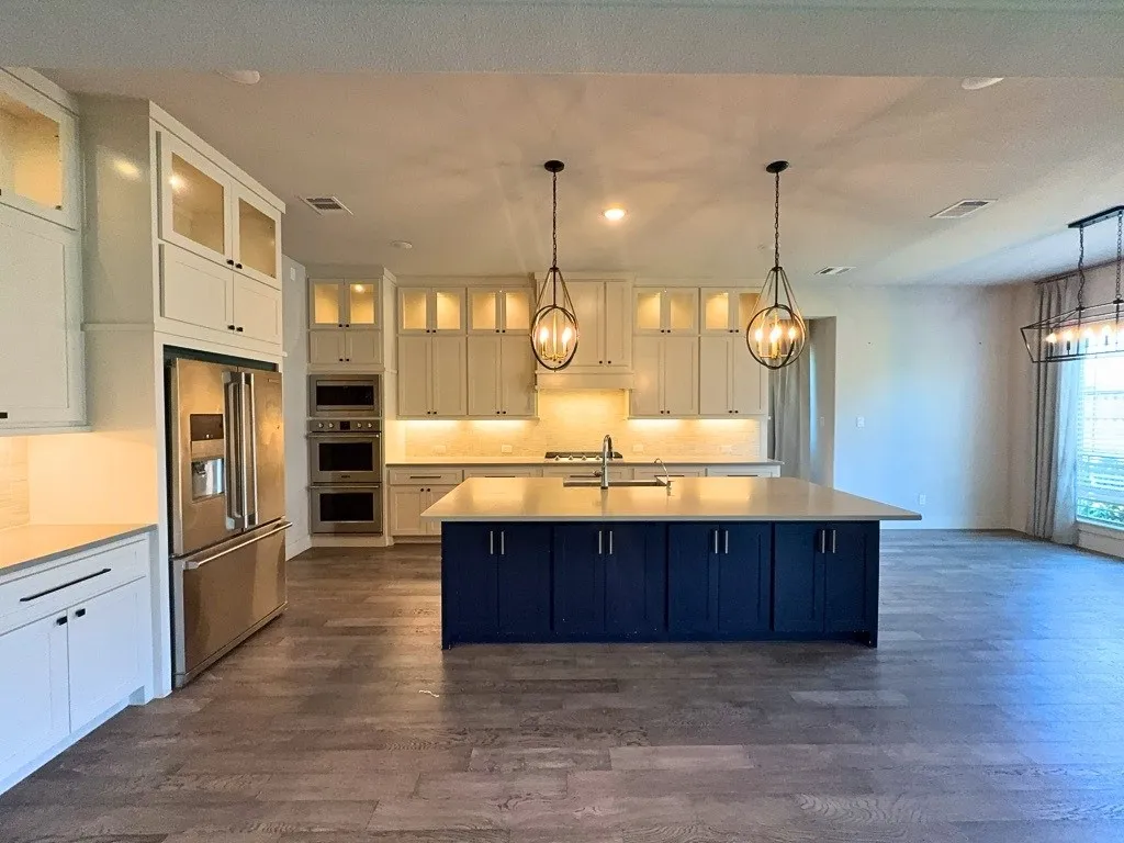 Kitchen island with seating overhang and double oven