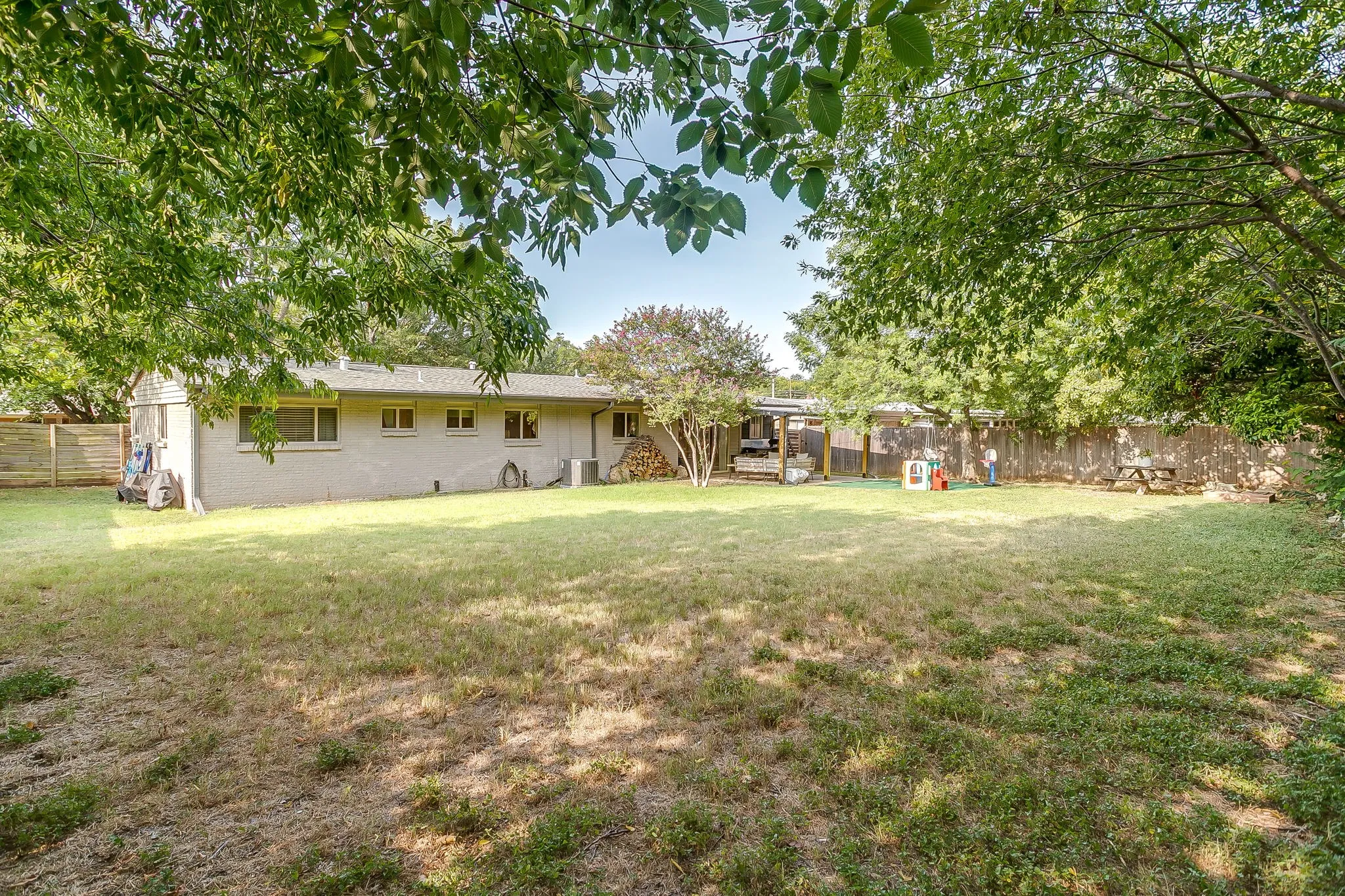 Single Family Residence For Sale in Tarrant County , 7112 Culver Avenue, Fort Worth, Texas 76116, 3 Bedroom, 2 Bathroom, 2 Garage spaces, 1,470 Sqft, built in 1958, mls#21351871, Real Estate Agent in Fort Worth, Homes For Sale in Tarrant county, Homes For Sale in Fort Worth, Realtor in Fort Worth Texas, Real Estate Brokerage Independent Realty Texas, Luminita Cordes Realtor