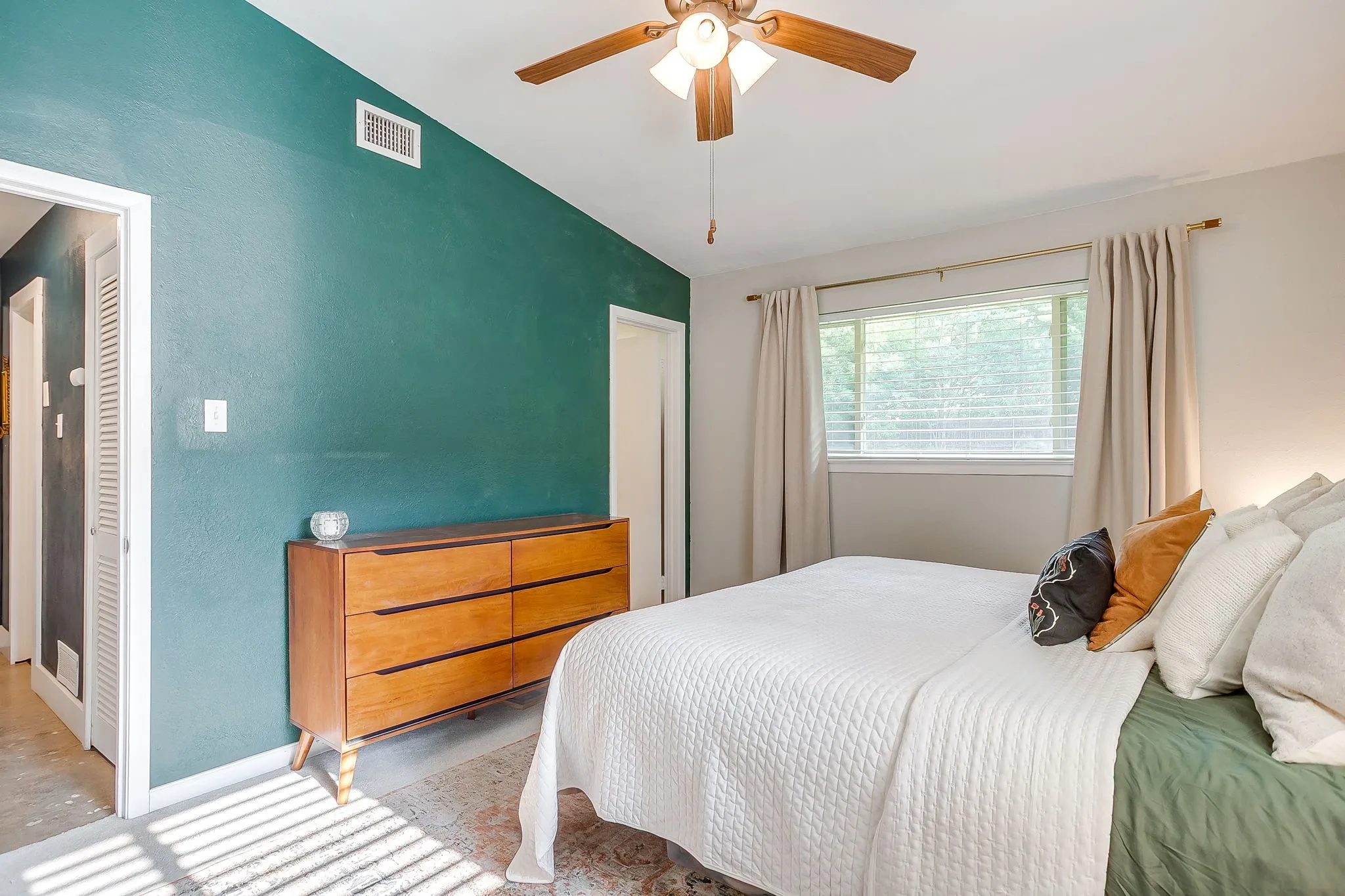 Single Family Residence For Sale in Tarrant County , 7112 Culver Avenue, Fort Worth, Texas 76116, 3 Bedroom, 2 Bathroom, 2 Garage spaces, 1,470 Sqft, built in 1958, mls#21351871, Real Estate Agent in Fort Worth, Homes For Sale in Tarrant county, Homes For Sale in Fort Worth, Realtor in Fort Worth Texas, Real Estate Brokerage Independent Realty Texas, Luminita Cordes Realtor