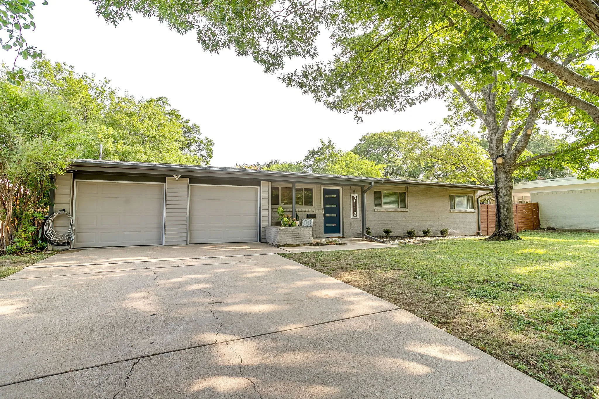Single Family Residence For Sale in Tarrant County , 7112 Culver Avenue, Fort Worth, Texas 76116, 3 Bedroom, 2 Bathroom, 2 Garage spaces, 1,470 Sqft, built in 1958, mls#21351871, Real Estate Agent in Fort Worth, Homes For Sale in Tarrant county, Homes For Sale in Fort Worth, Realtor in Fort Worth Texas, Real Estate Brokerage Independent Realty Texas, Luminita Cordes Realtor