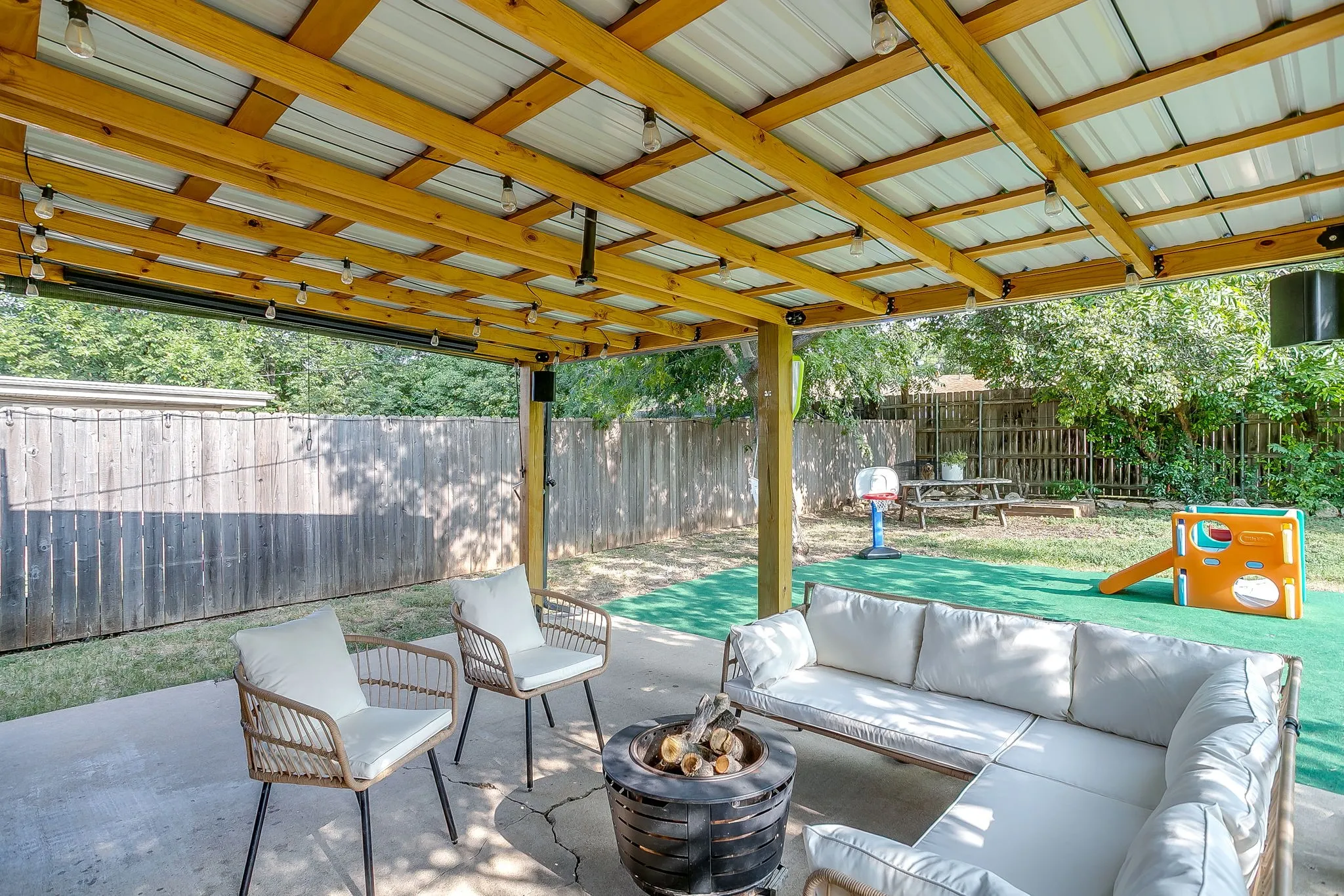 Single Family Residence For Sale in Tarrant County , 7112 Culver Avenue, Fort Worth, Texas 76116, 3 Bedroom, 2 Bathroom, 2 Garage spaces, 1,470 Sqft, built in 1958, mls#21351871, Real Estate Agent in Fort Worth, Homes For Sale in Tarrant county, Homes For Sale in Fort Worth, Realtor in Fort Worth Texas, Real Estate Brokerage Independent Realty Texas, Luminita Cordes Realtor
