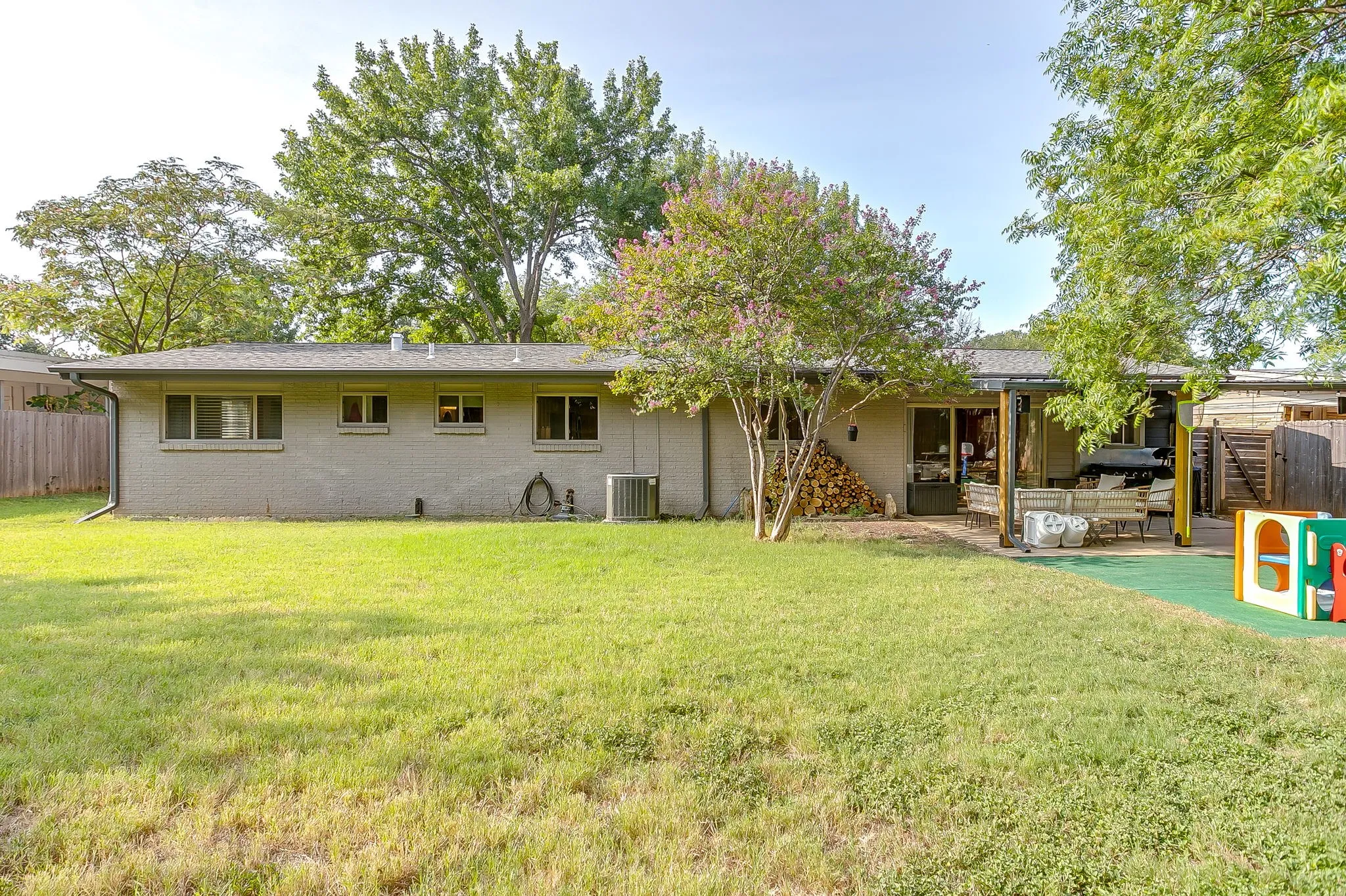 Single Family Residence For Sale in Tarrant County , 7112 Culver Avenue, Fort Worth, Texas 76116, 3 Bedroom, 2 Bathroom, 2 Garage spaces, 1,470 Sqft, built in 1958, mls#21351871, Real Estate Agent in Fort Worth, Homes For Sale in Tarrant county, Homes For Sale in Fort Worth, Realtor in Fort Worth Texas, Real Estate Brokerage Independent Realty Texas, Luminita Cordes Realtor