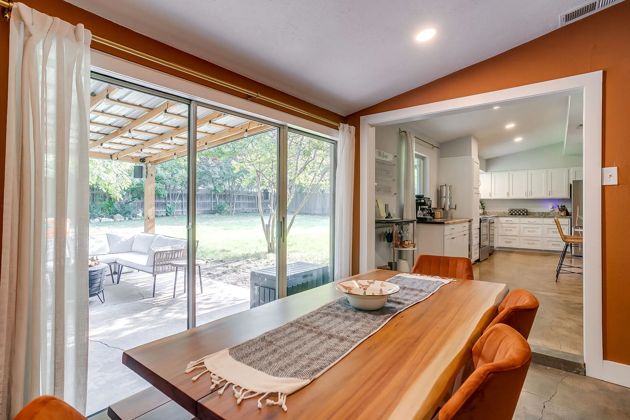 Single Family Residence For Sale in Tarrant County , 7112 Culver Avenue, Fort Worth, Texas 76116, 3 Bedroom, 2 Bathroom, 2 Garage spaces, 1,470 Sqft, built in 1958, mls#21351871, Real Estate Agent in Fort Worth, Homes For Sale in Tarrant county, Homes For Sale in Fort Worth, Realtor in Fort Worth Texas, Real Estate Brokerage Independent Realty Texas, Luminita Cordes Realtor