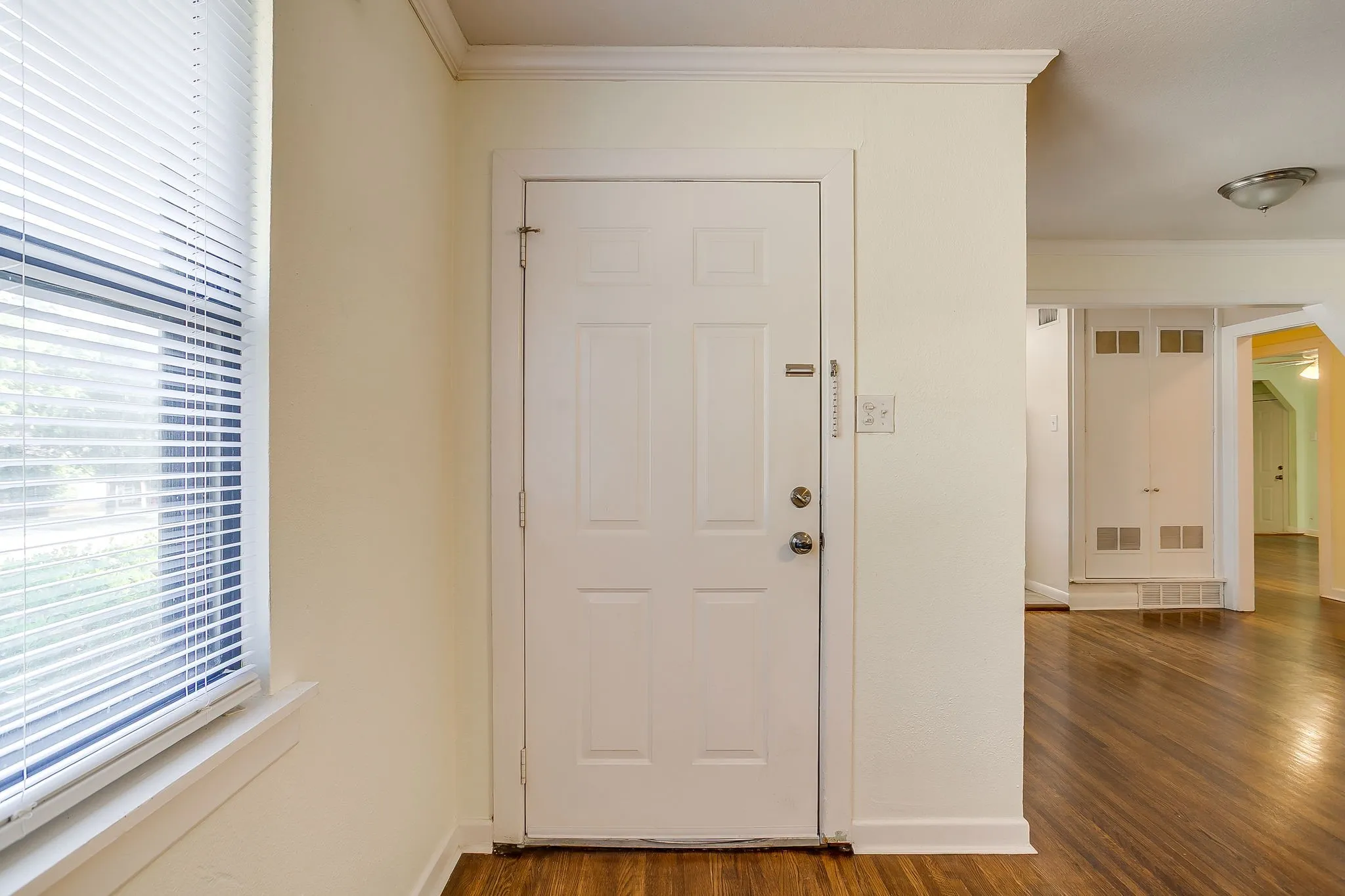 Single Family Residence For Rent in Tarrant County , 4713 Kilpatrick Avenue, Fort Worth, Texas 76107, 3 Bedroom, 2 Bathroom, Garage spaces, 1,400 Sqft, built in 1954, mls#21351881, Real Estate Agent in Fort Worth, Homes For Rent in Tarrant county, Homes For Rent in Fort Worth, Realtor in Fort Worth Texas, Real Estate Brokerage Independent Realty Texas, Luminita Cordes Realtor