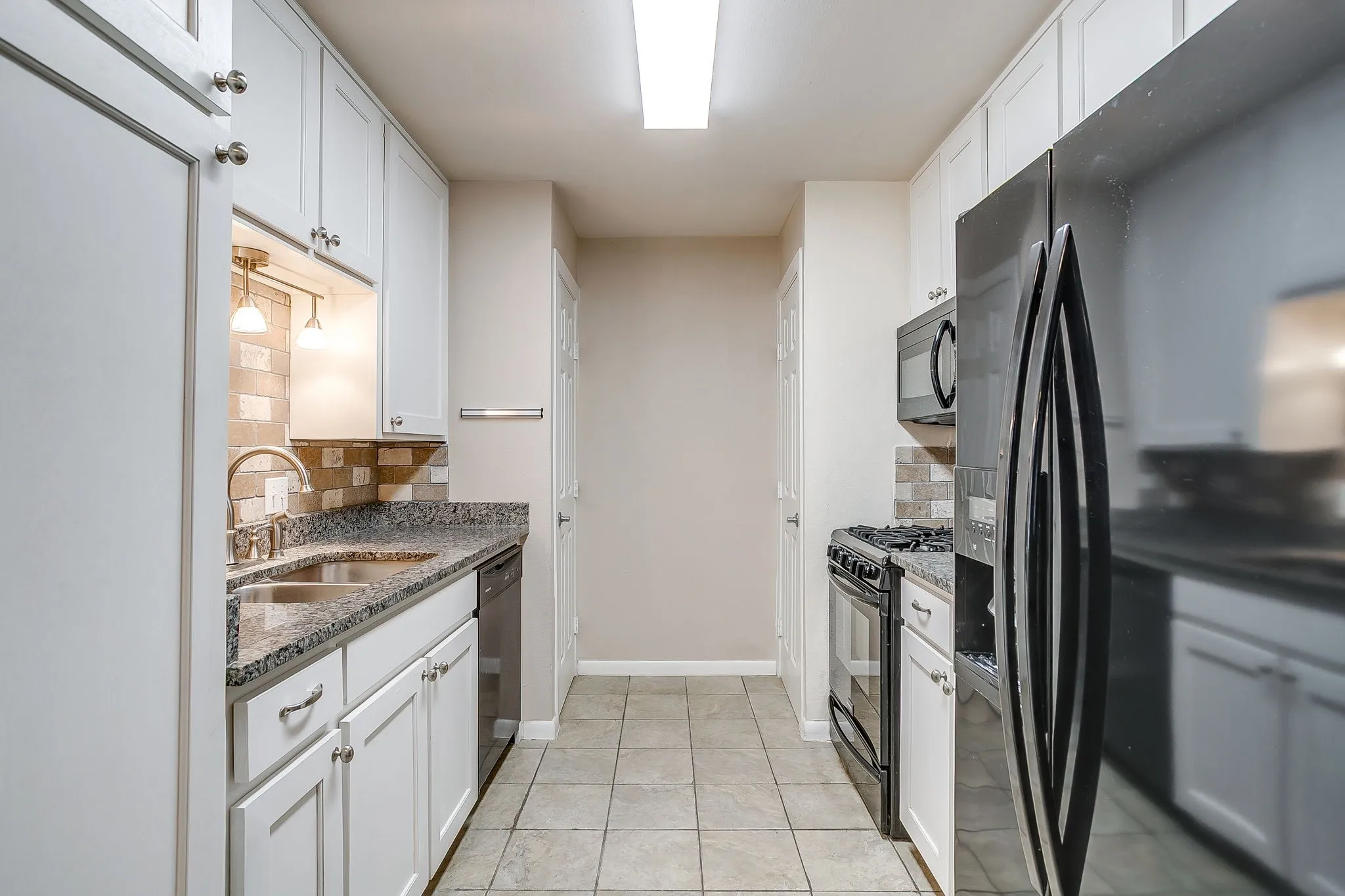 Single Family Residence For Rent in Tarrant County , 4713 Kilpatrick Avenue, Fort Worth, Texas 76107, 3 Bedroom, 2 Bathroom, Garage spaces, 1,400 Sqft, built in 1954, mls#21351881, Real Estate Agent in Fort Worth, Homes For Rent in Tarrant county, Homes For Rent in Fort Worth, Realtor in Fort Worth Texas, Real Estate Brokerage Independent Realty Texas, Luminita Cordes Realtor