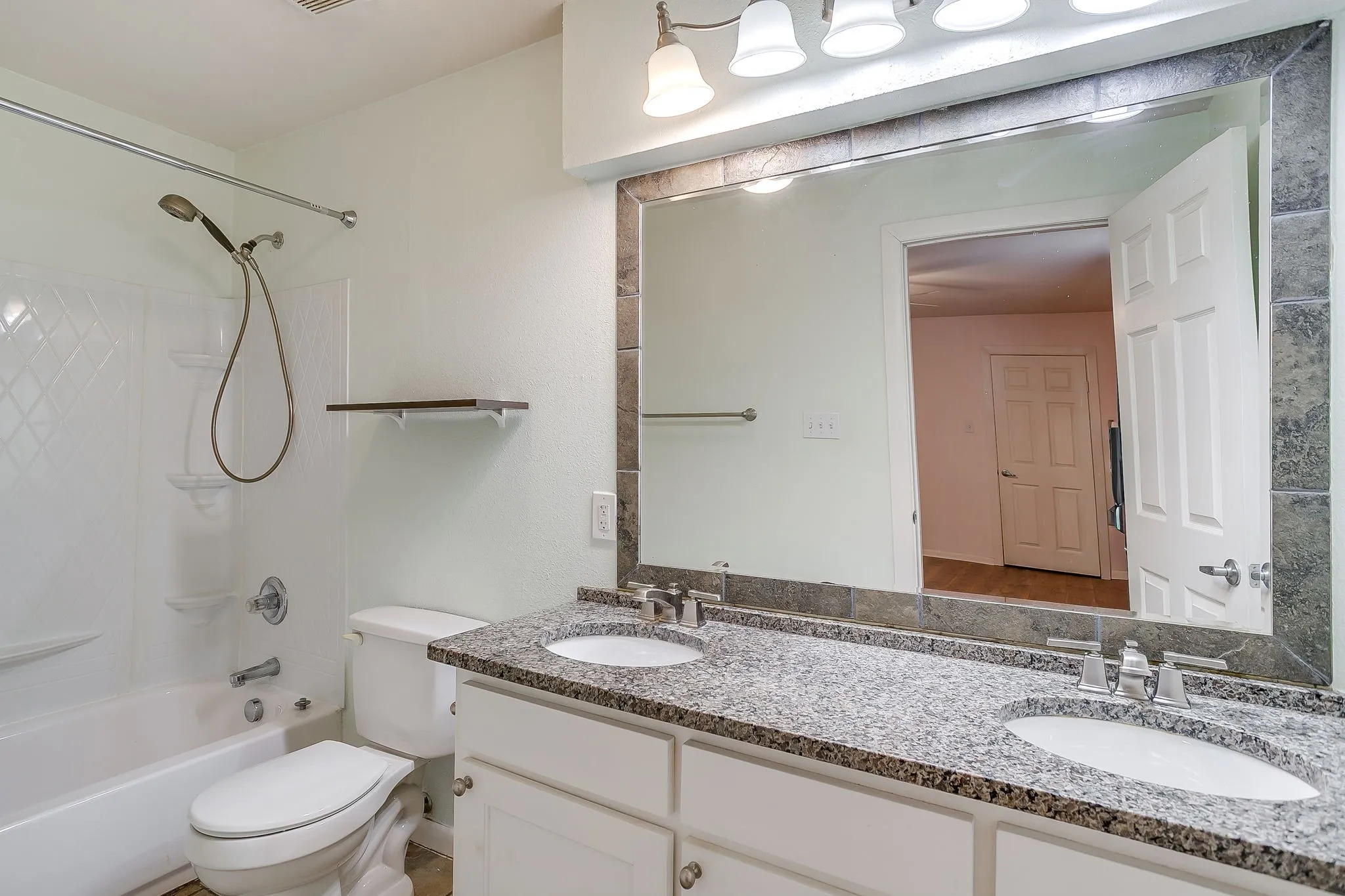 Single Family Residence For Rent in Tarrant County , 4713 Kilpatrick Avenue, Fort Worth, Texas 76107, 3 Bedroom, 2 Bathroom, Garage spaces, 1,400 Sqft, built in 1954, mls#21351881, Real Estate Agent in Fort Worth, Homes For Rent in Tarrant county, Homes For Rent in Fort Worth, Realtor in Fort Worth Texas, Real Estate Brokerage Independent Realty Texas, Luminita Cordes Realtor